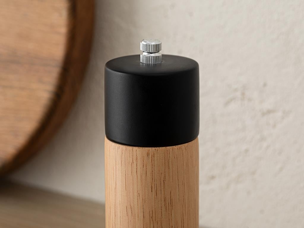 Natural Wooden Mill 16 cm Black
