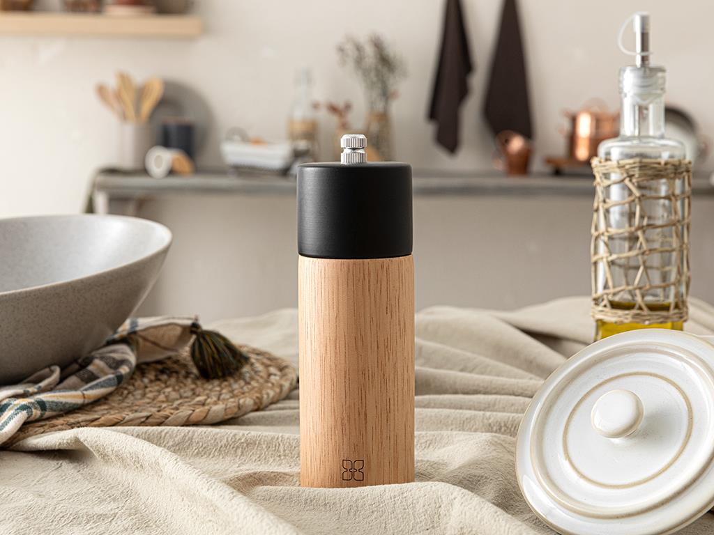 Natural Wooden Mill 16 cm Black