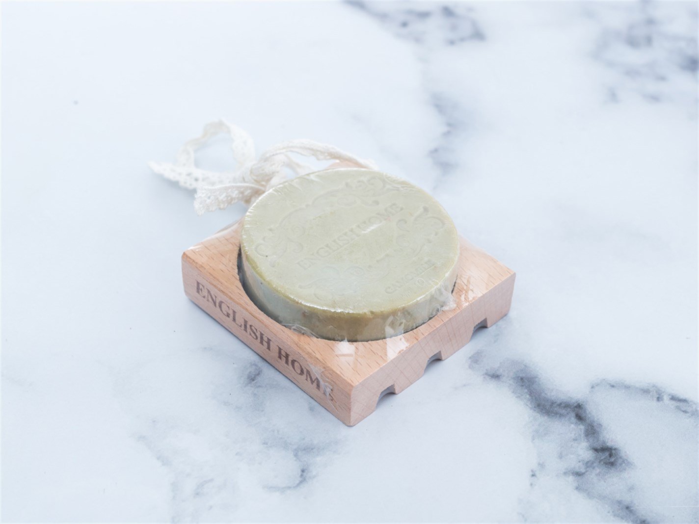 romaniță Cosmetic Cu vas de săpun din lemn 100 gr Mint-lilac-roz
