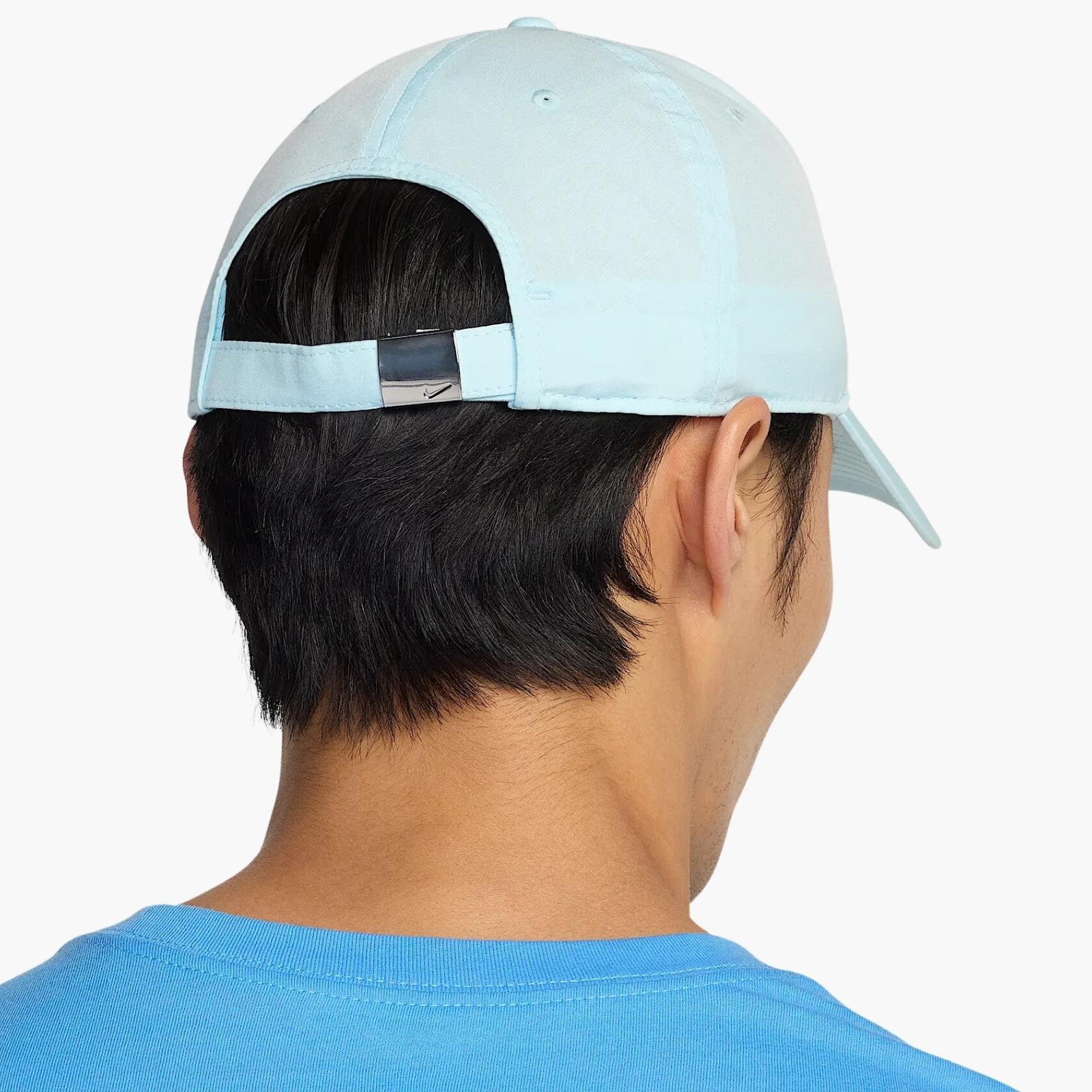 Nike Dri-FIT Club Yumuşak Metal Swoosh Şapka