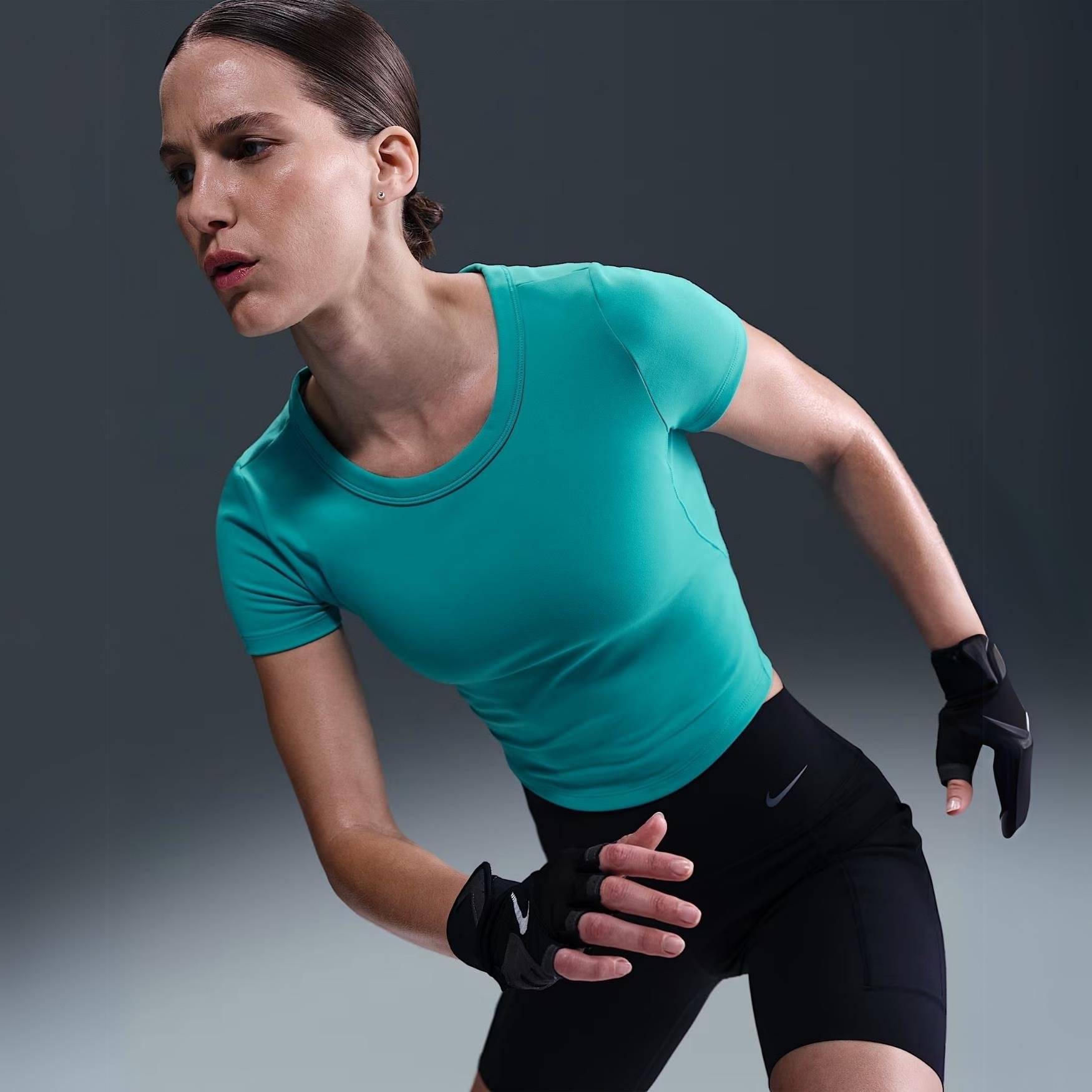 Nike Dri-FIT Kısa Kollu Crop T-Shirt - Camgöbeği