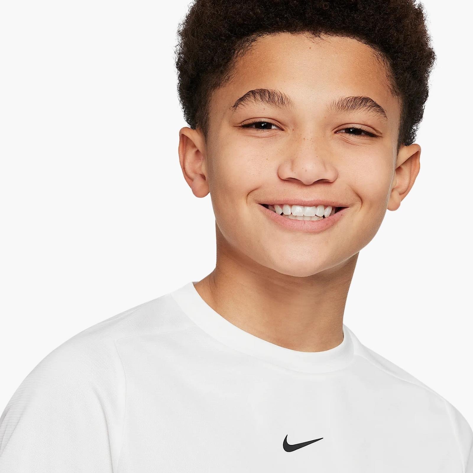 Nike Dri-FIT Multi Genç Çocuk Tişört