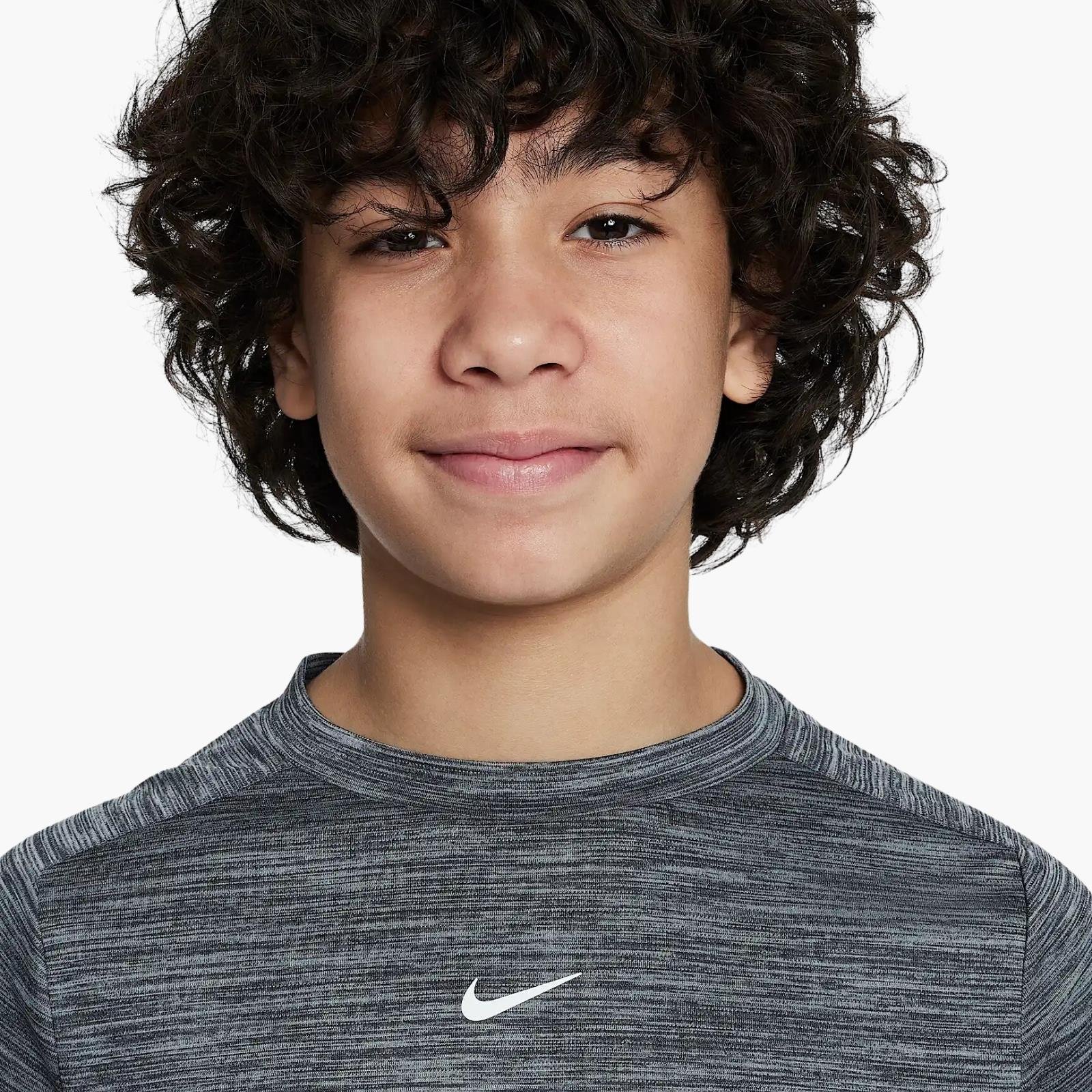 Nike Dri-FIT Multi Genç Çocuk Tişört