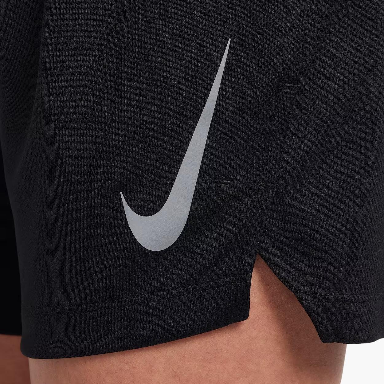 Nike Multi Dri-FIT Genç Çocuk Antrenman Şortu - Siyah