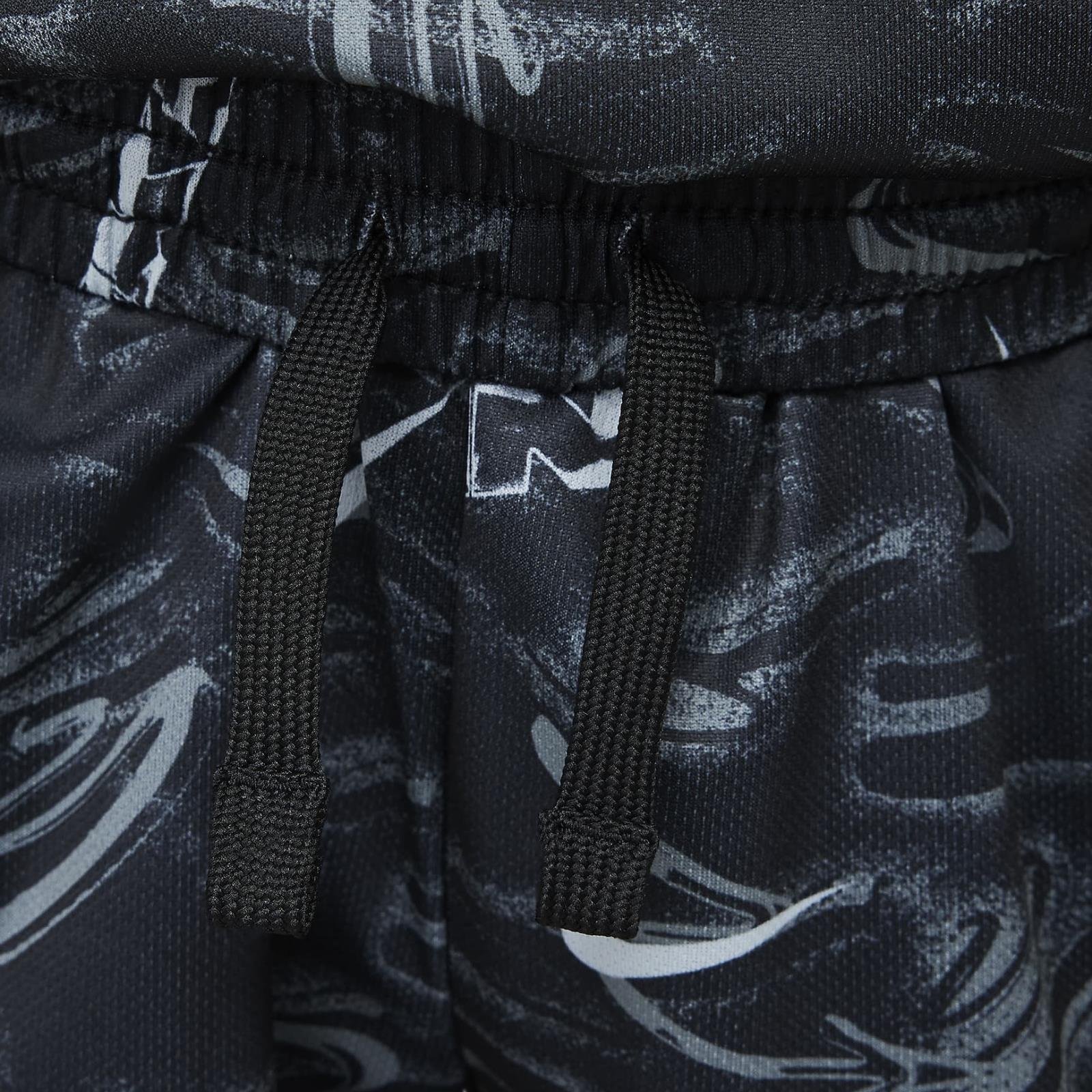 Nike Multi Dri-FIT Genç Çocuk Şortu