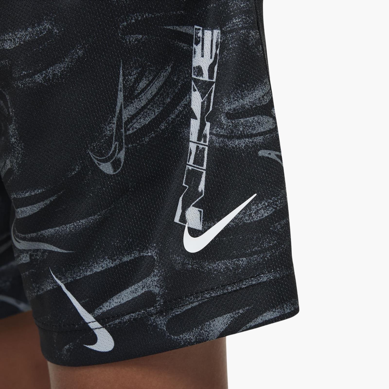 Nike Multi Dri-FIT Genç Çocuk Şortu