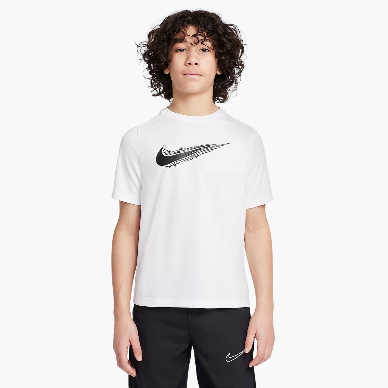 Nike Multi Dri-FIT Genç Çocuk T-Shirt - Beyaz