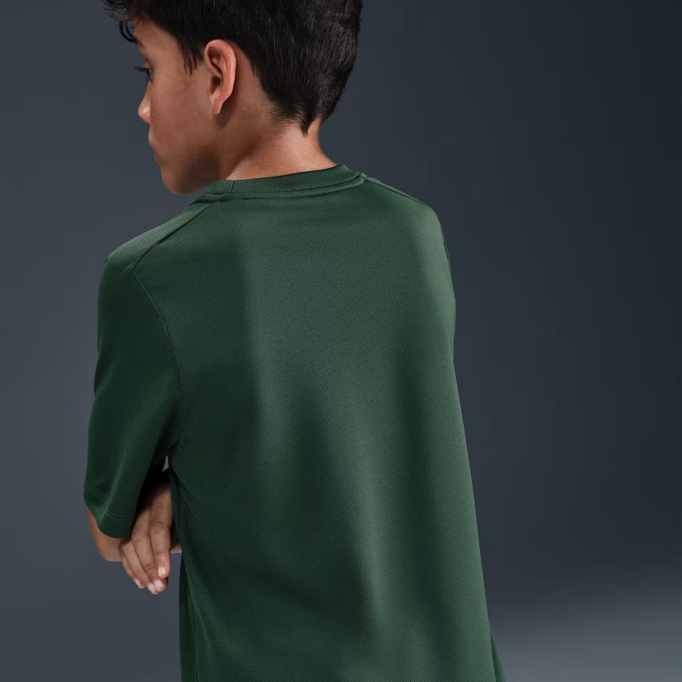 Nike Multi Dri-FIT Genç Çocuk T-Shirt 