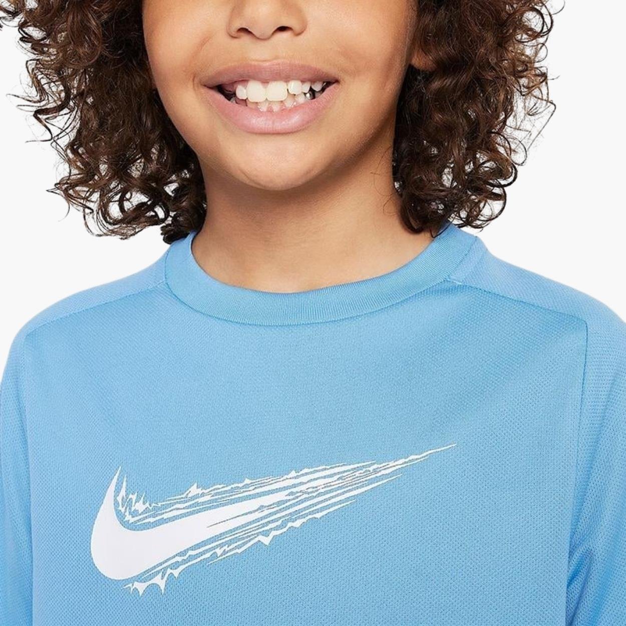 Nike Multi Dri-FIT Genç Çocuk T-Shirt - Açık Mavi