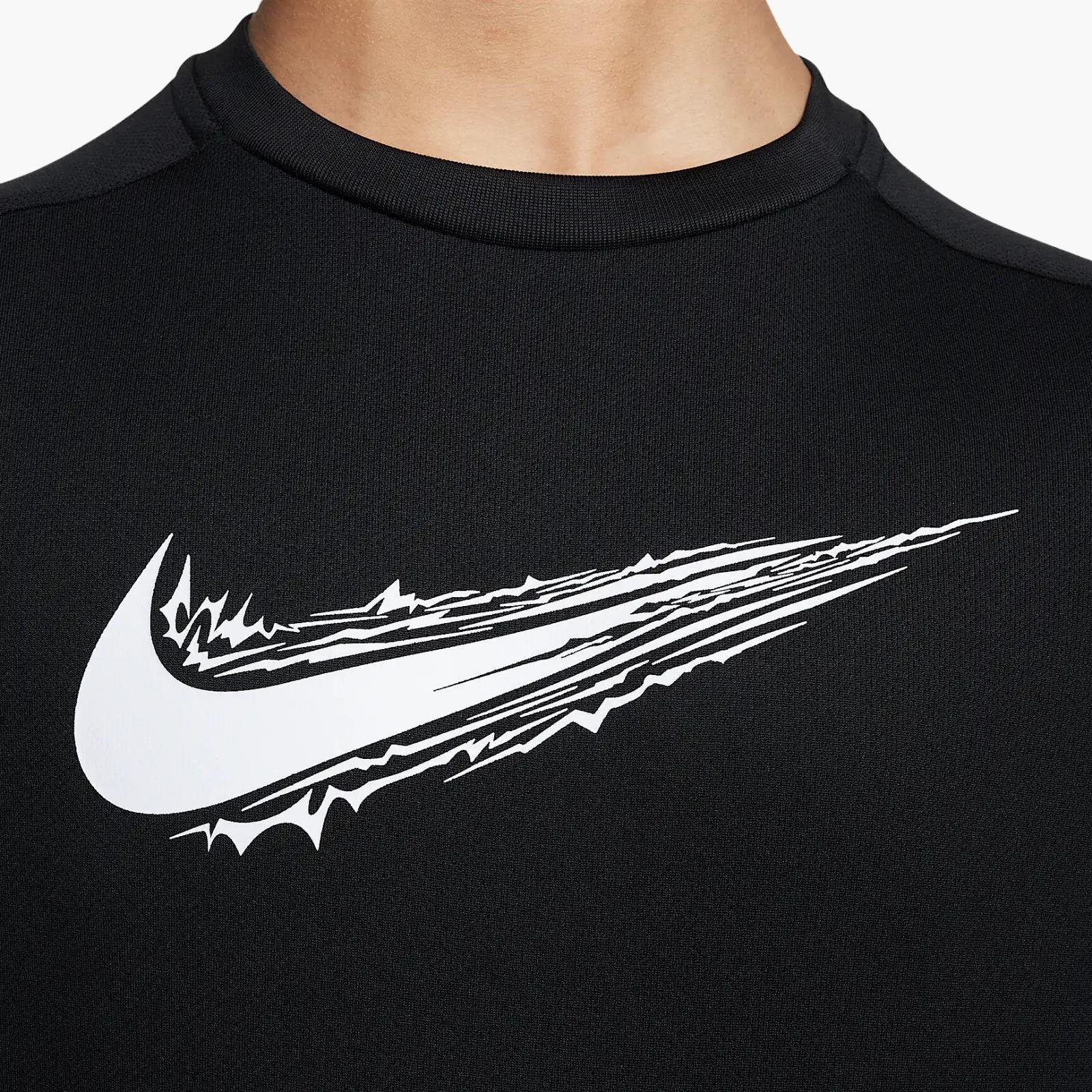 Nike Multi Dri-FIT Genç Çocuk T-Shirt