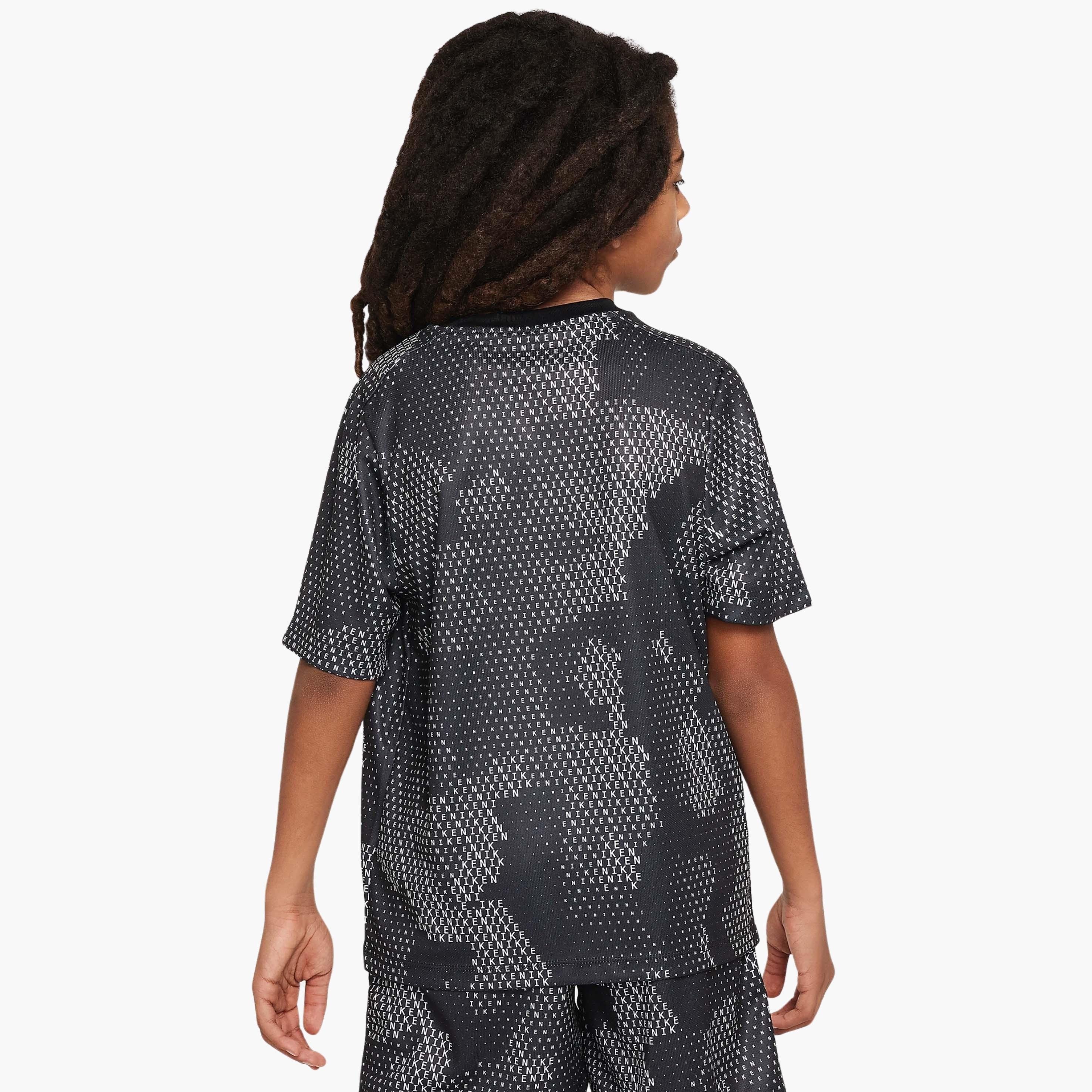 Nike Multi Dri-FIT Kısa Kollu Genç Erkek Çocuk T-Shirt