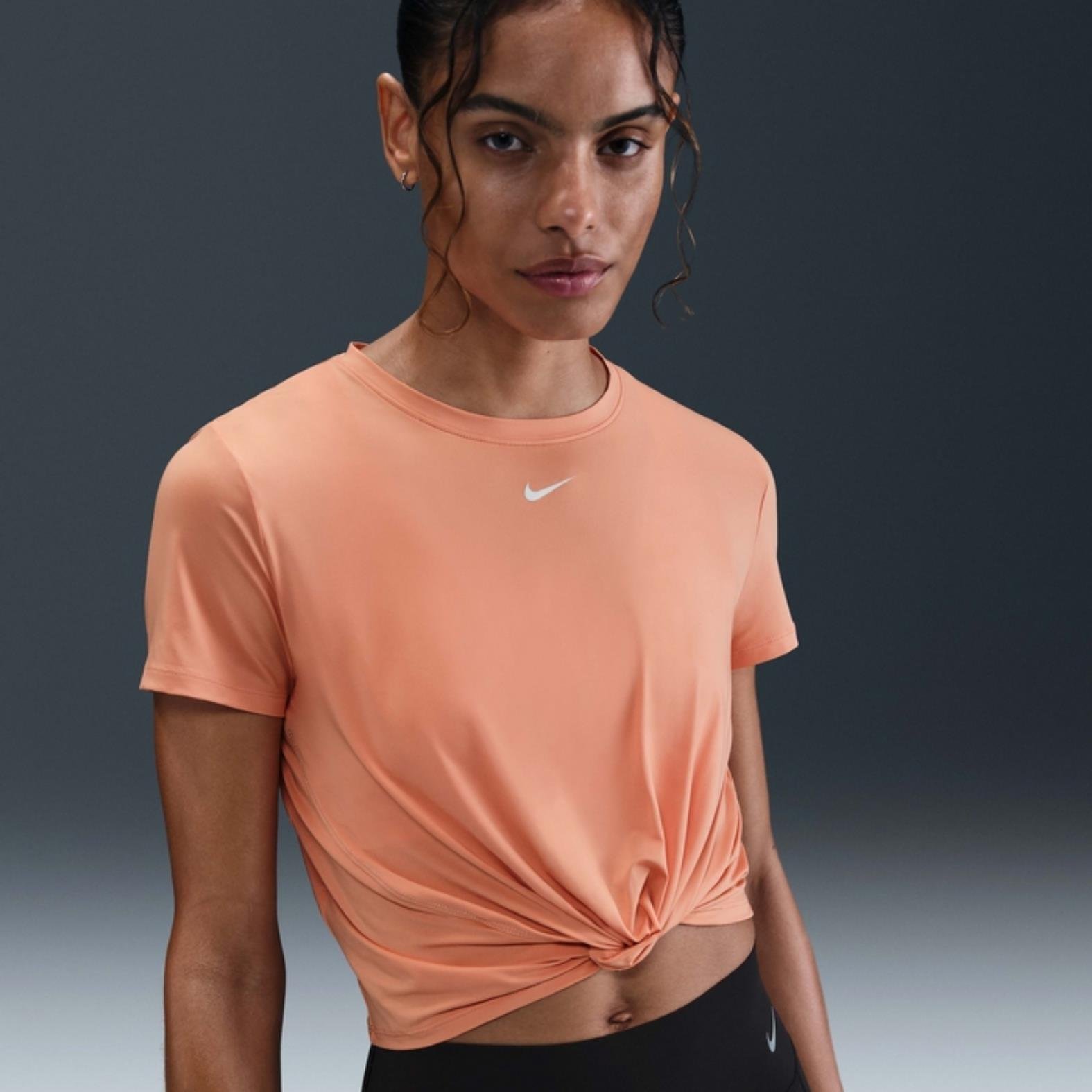 Nike One Classic Dri-FIT Düğüm Detaylı Crop T-Shirt 