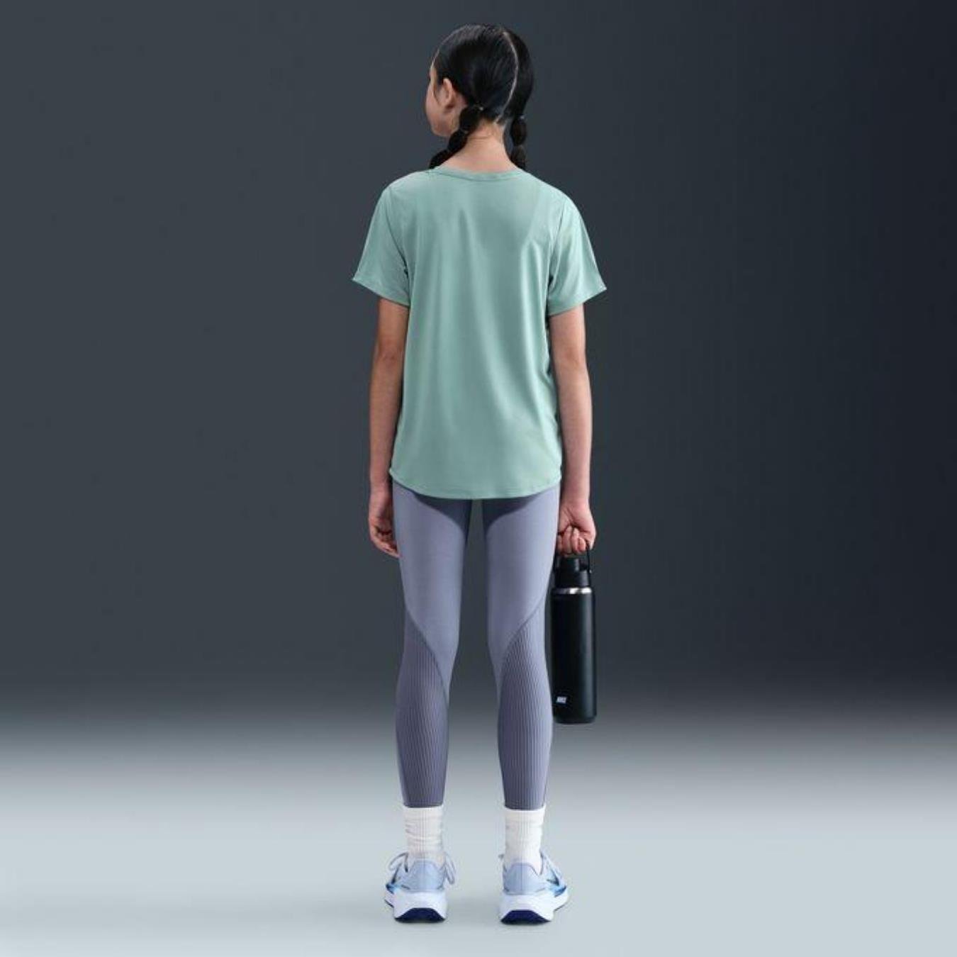 Nike One Dri-FIT Fitted Genç Kız Antrenman T-Shirt - Yeşil