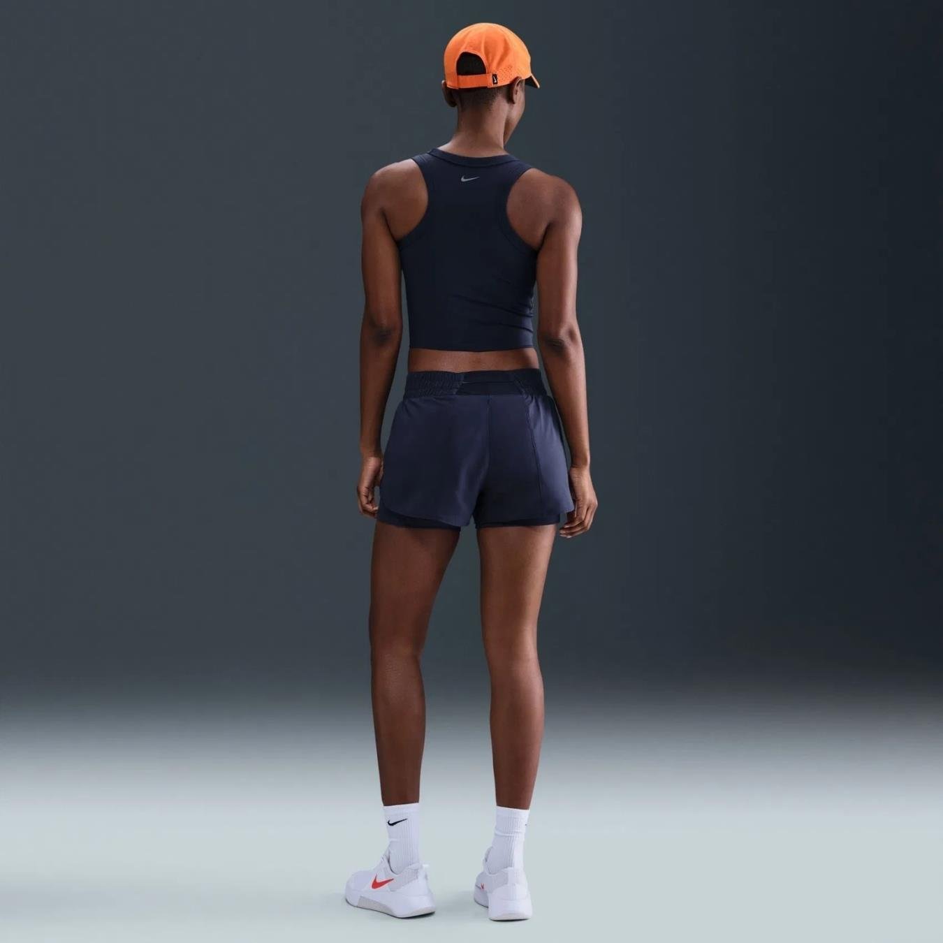 Nike One Dri-FIT Orta Bel 8 cm 2'si 1 Arada Şort - Lacivert