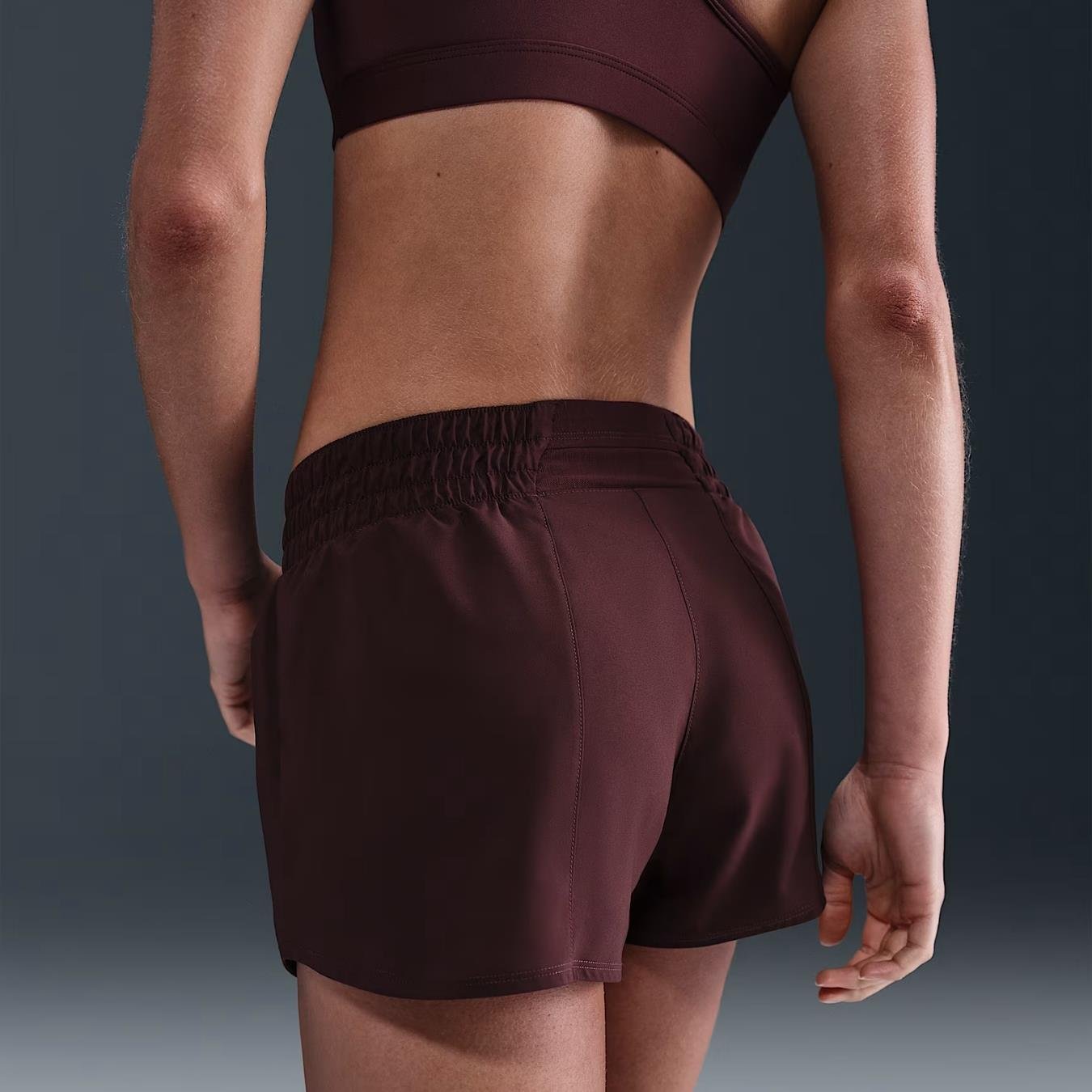 Nike One Dri-FIT Orta Belli Kısa Astarlı Şort 8 cm