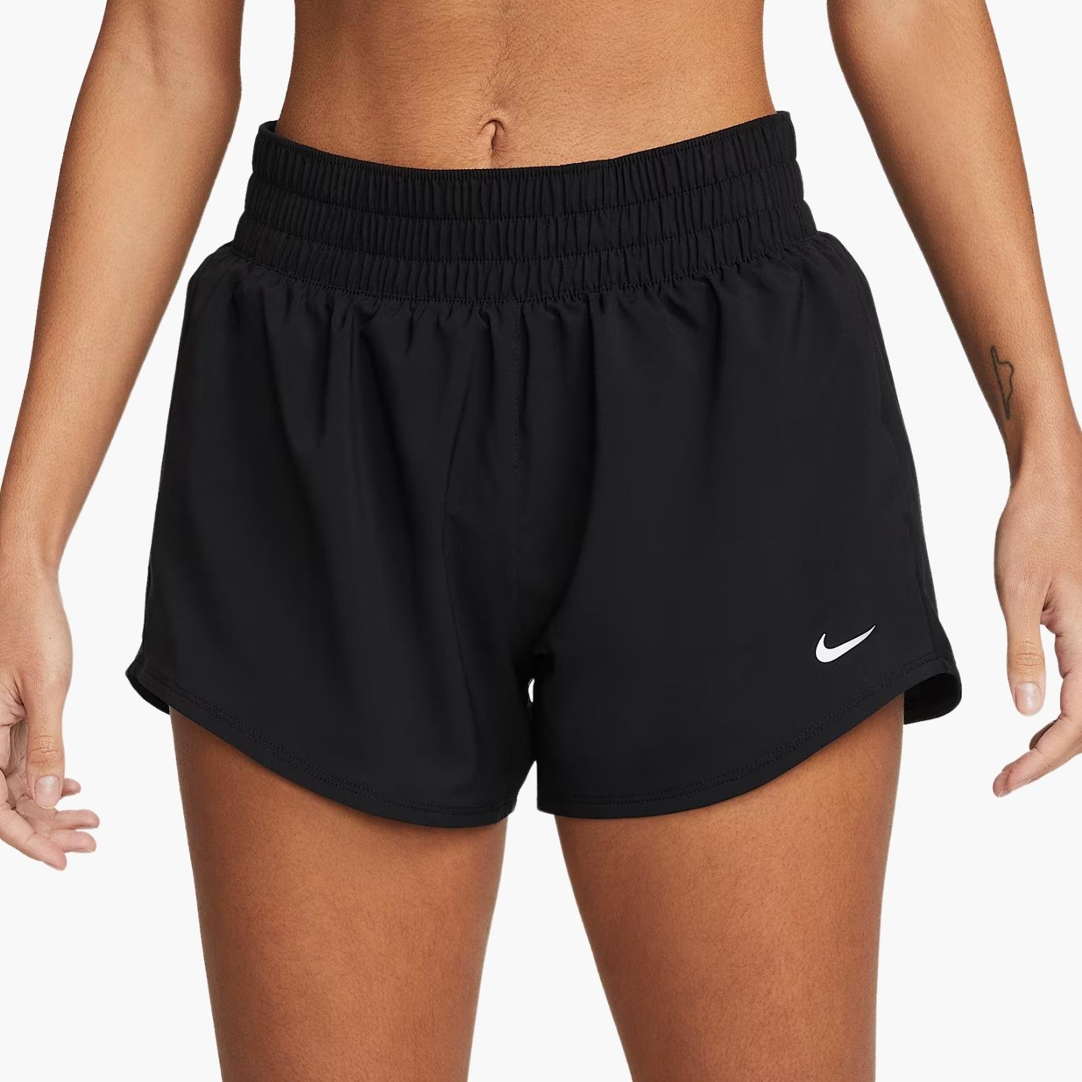 Nike One Dri-FIT Orta Belli Kısa Astarlı Şort 8 cm - Siyah