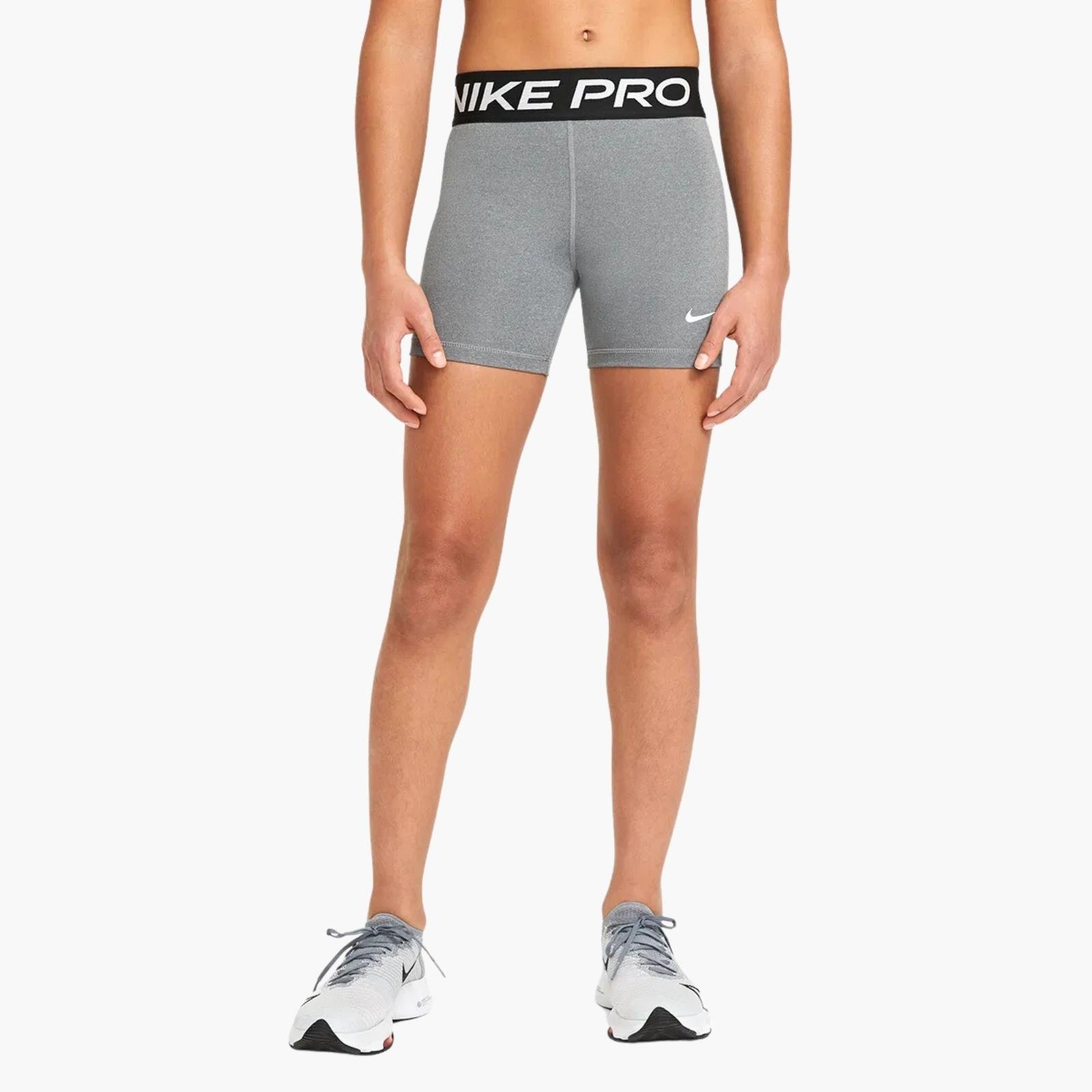 Nike PRO Dri-FIT 3'ü 1 Arada 8 cm Genç Kız Şortu