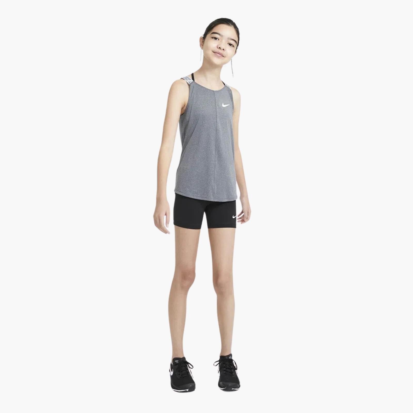 Nike PRO Dri-FIT 3'ü 1 Arada 8 cm Genç Kız Şortu