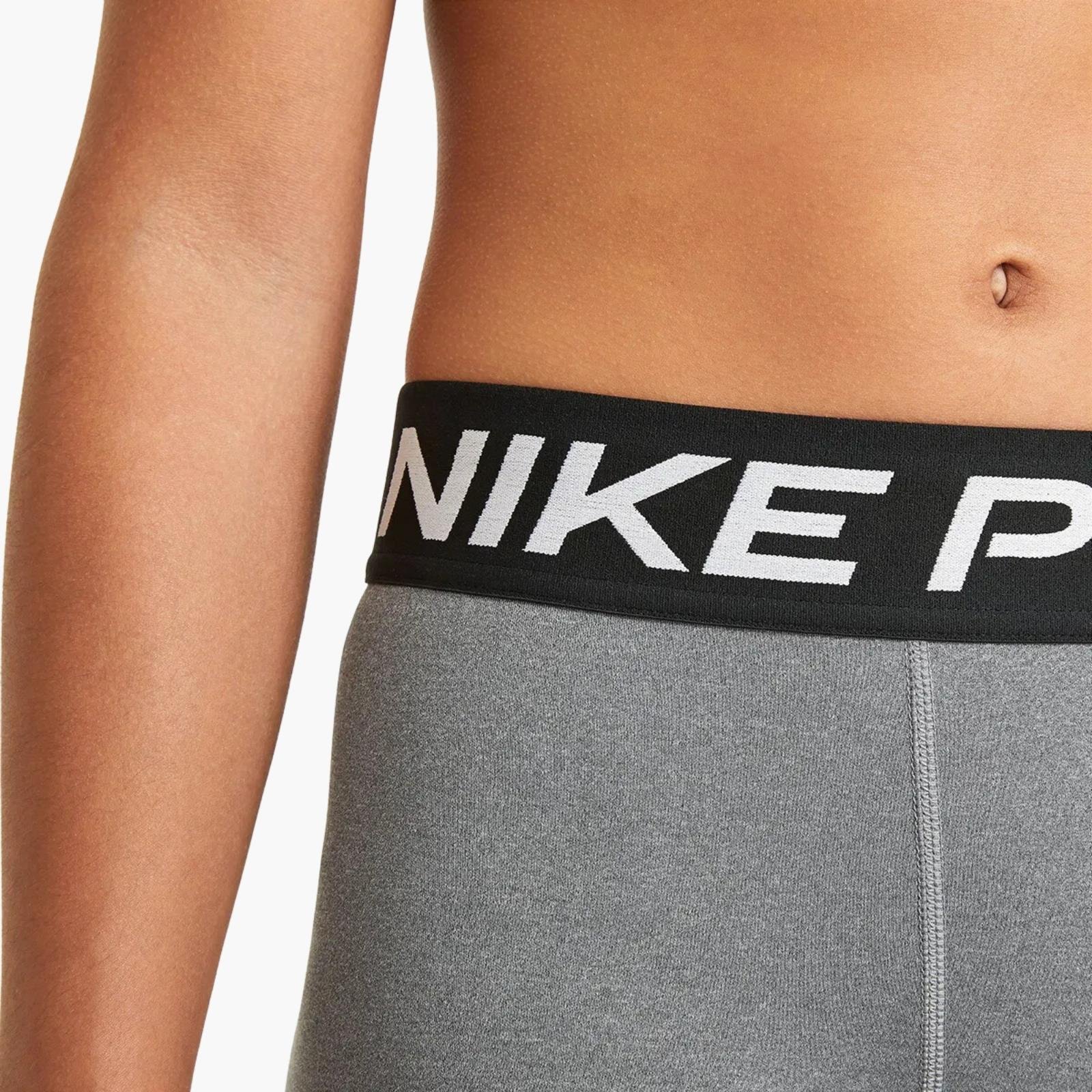 Nike PRO Dri-FIT 3'ü 1 Arada 8 cm Genç Kız Şortu
