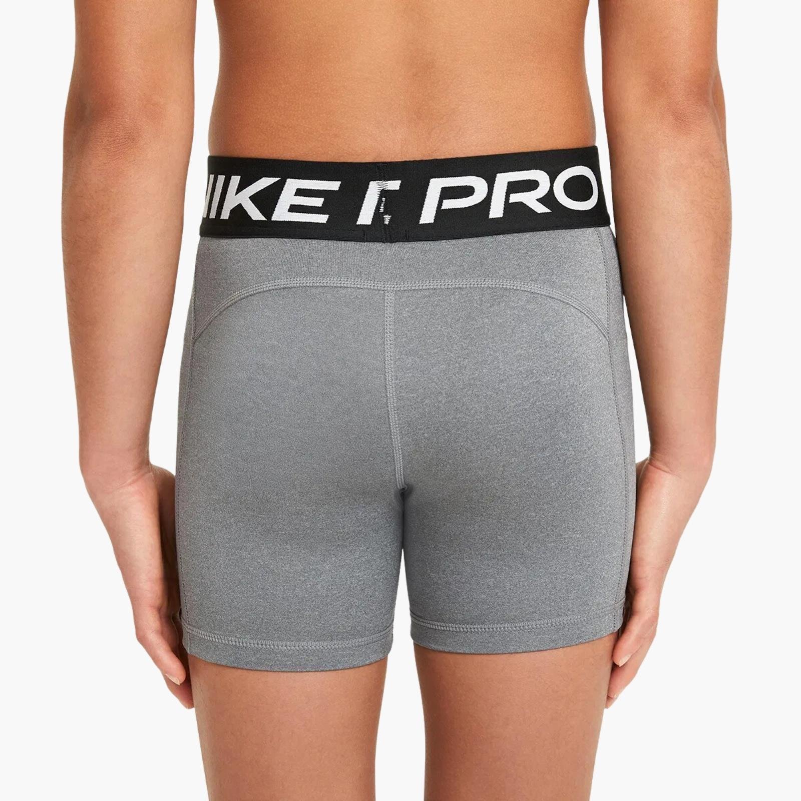 Nike PRO Dri-FIT 3'ü 1 Arada 8 cm Genç Kız Şortu