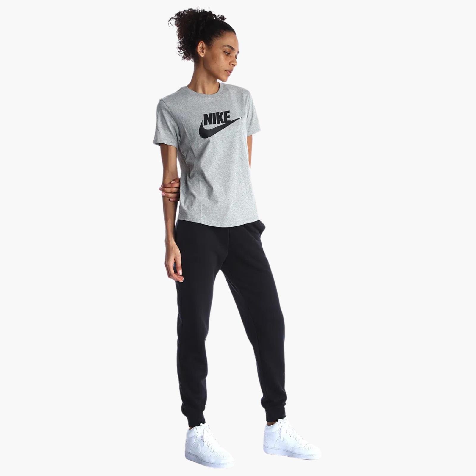 Nike Sportswear Essentials Futura Logo T-Shirt