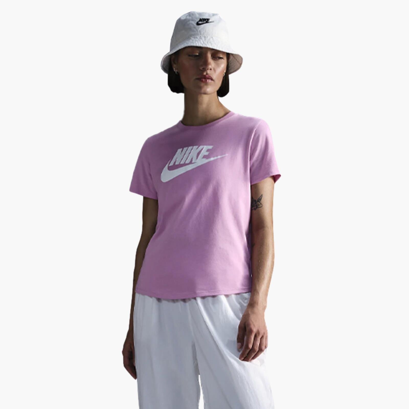 Nike Sportswear Essentials Futura Logo T-Shirt