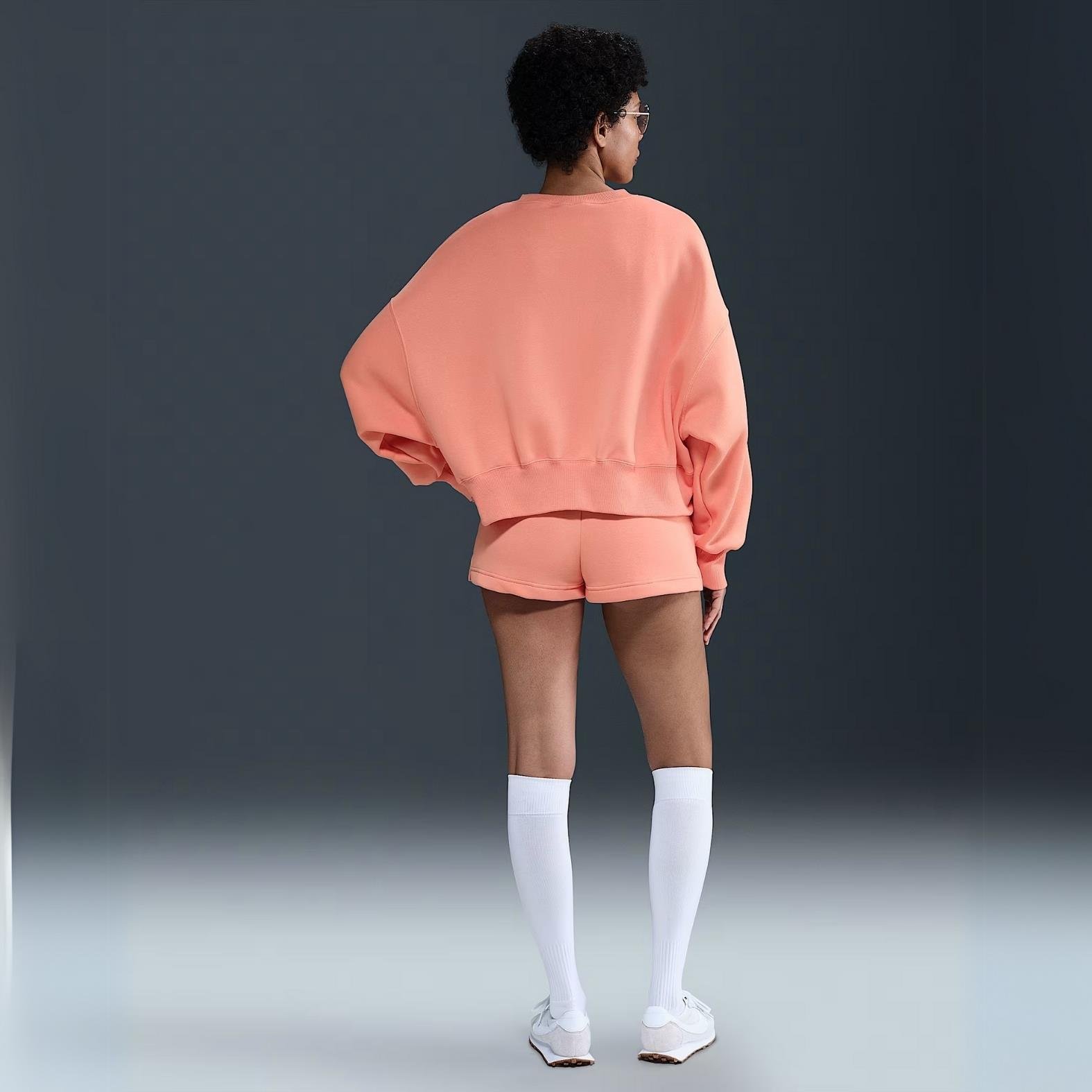 Nike Sportswear Phoenix Fleece Ekstra Bol Kesimli Sıfır Yakalı Kadın Sweatshirt'ü