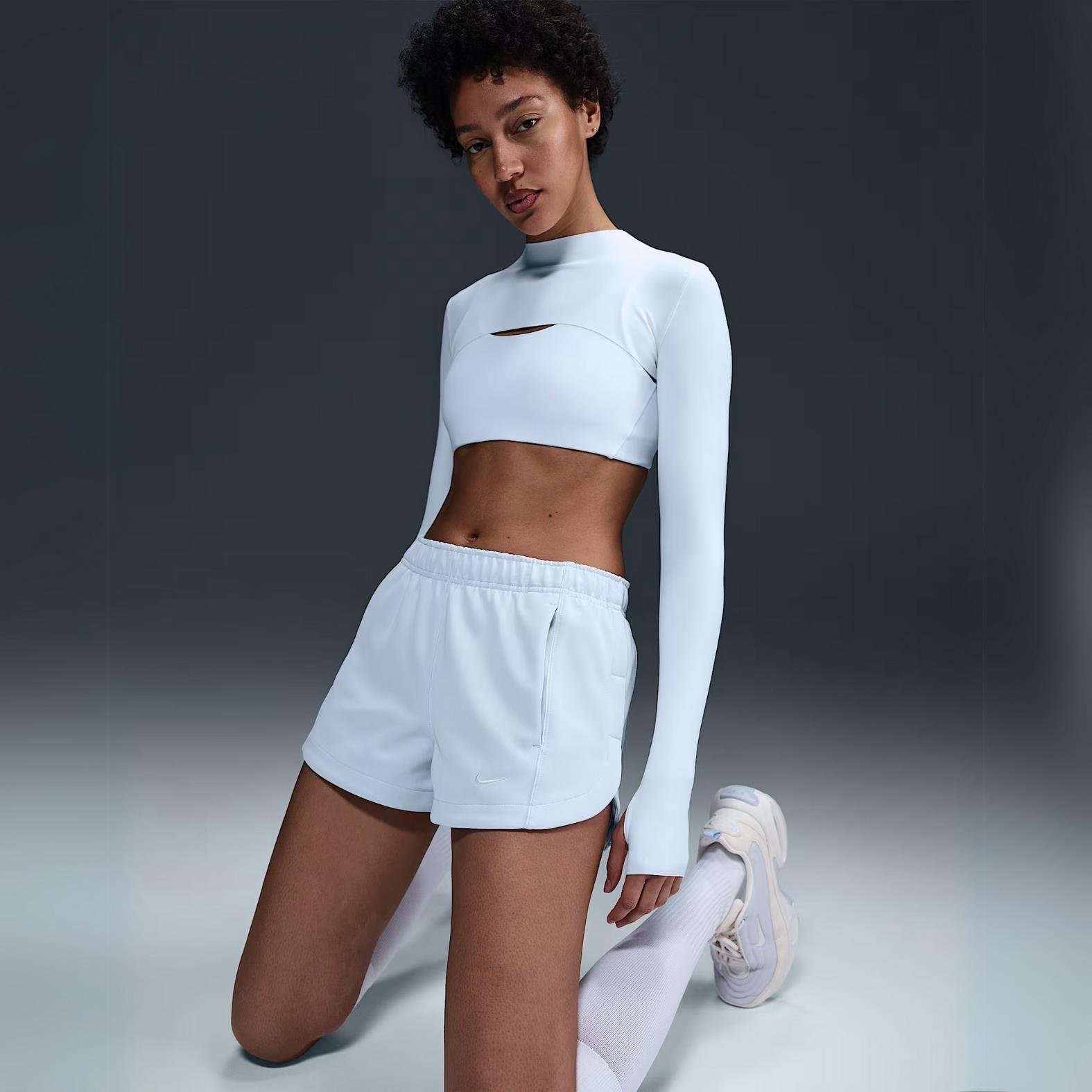 Nike Sportswear Windrunner Normal Belli 5 cm Kadın Şortu