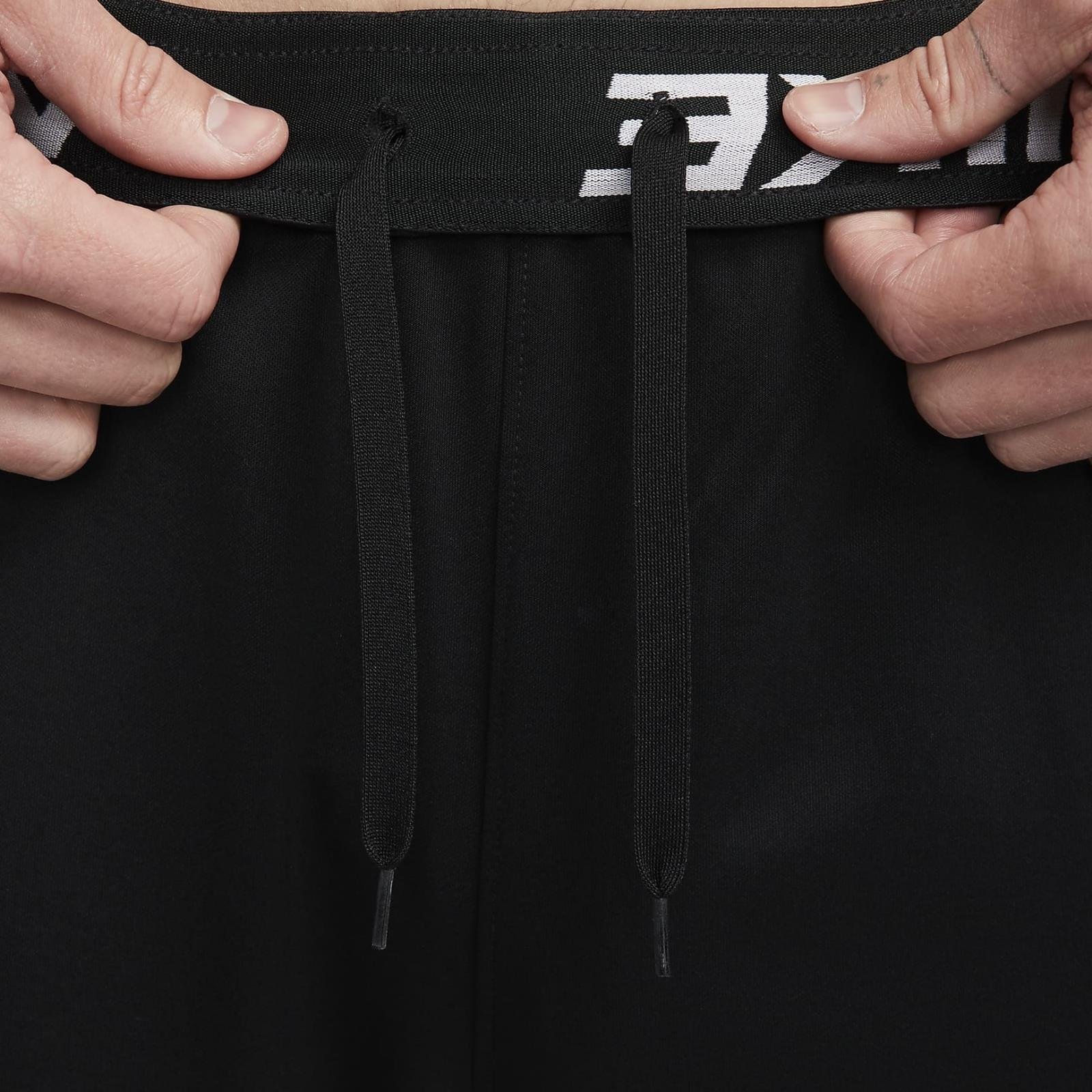 Nike Totality Dri-FIT Bileğe Doğru Daralan Çok Yönlü Eşofman Altı