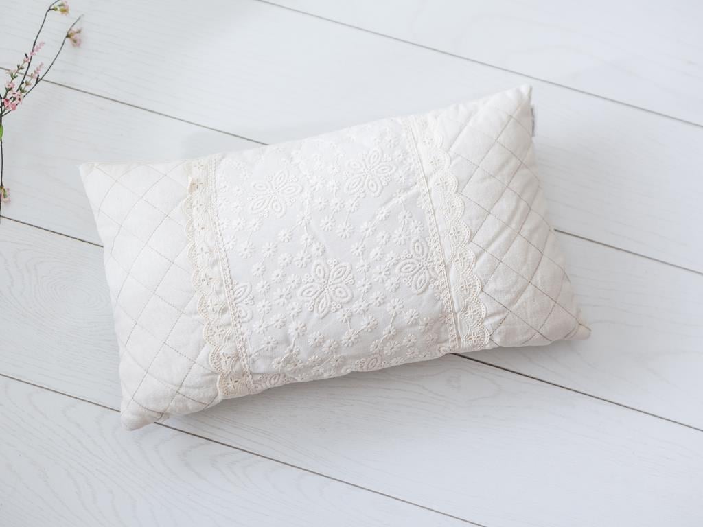 Jasmine ВЪЗГЛАВНИЦА С пълнеж С дантела 30x50 cm Light Beige