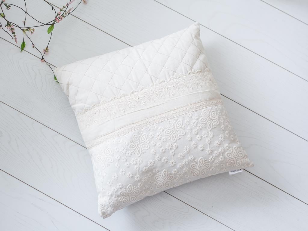 Jasmine ВЪЗГЛАВНИЦА С пълнеж С дантела 45x45 cm Light Beige