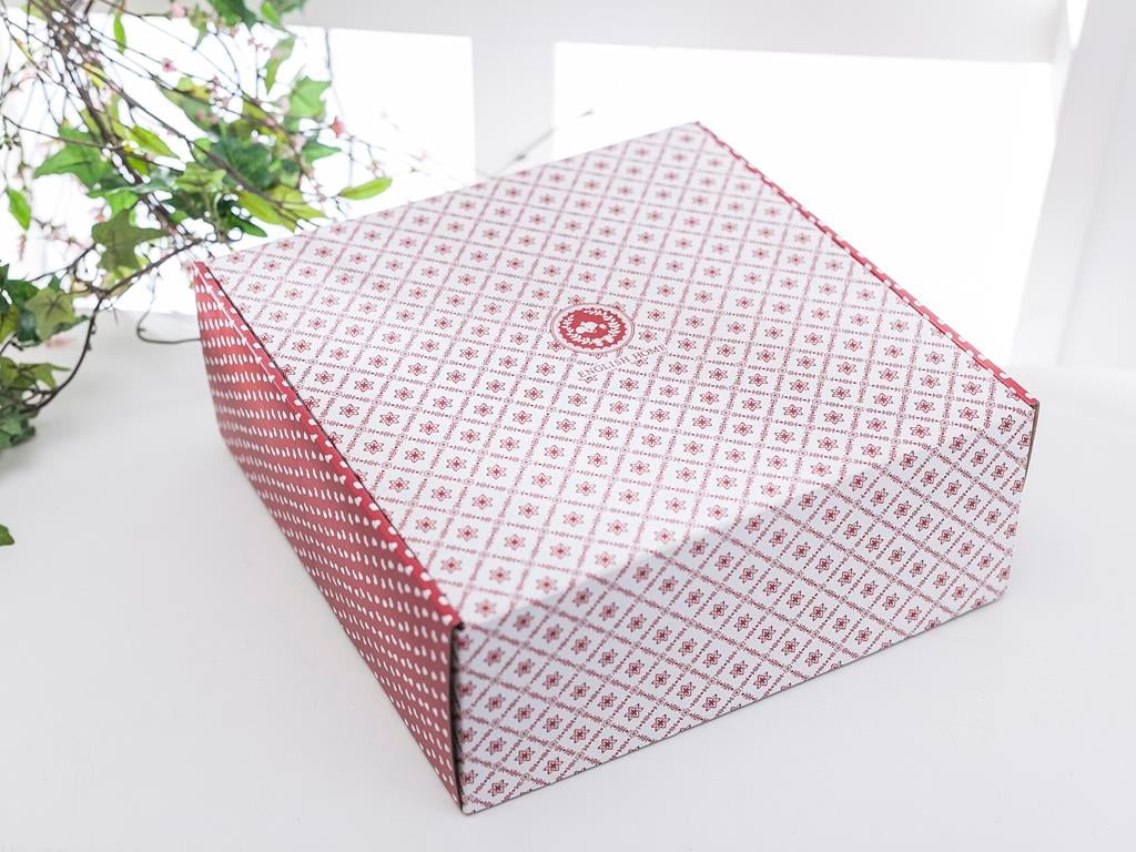 Red Dots Чиния за Сервиране Bone China . Светло червено
