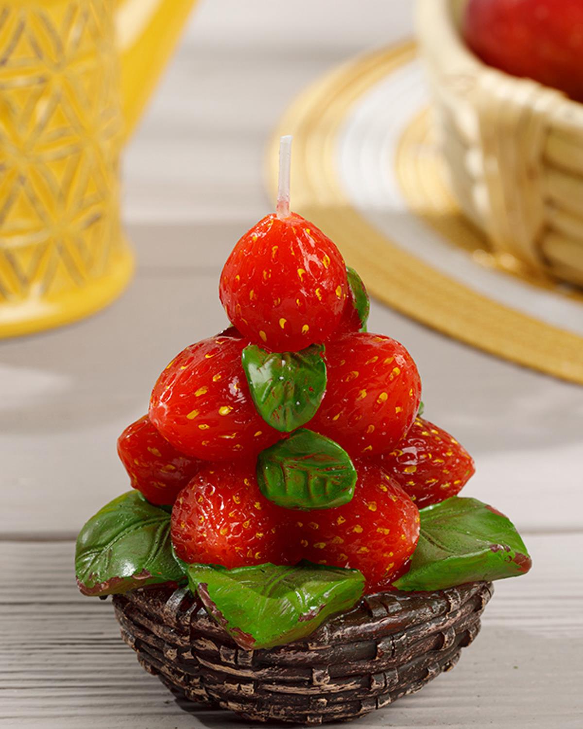 Strawberry Свещ 8x8x16 cm Червен