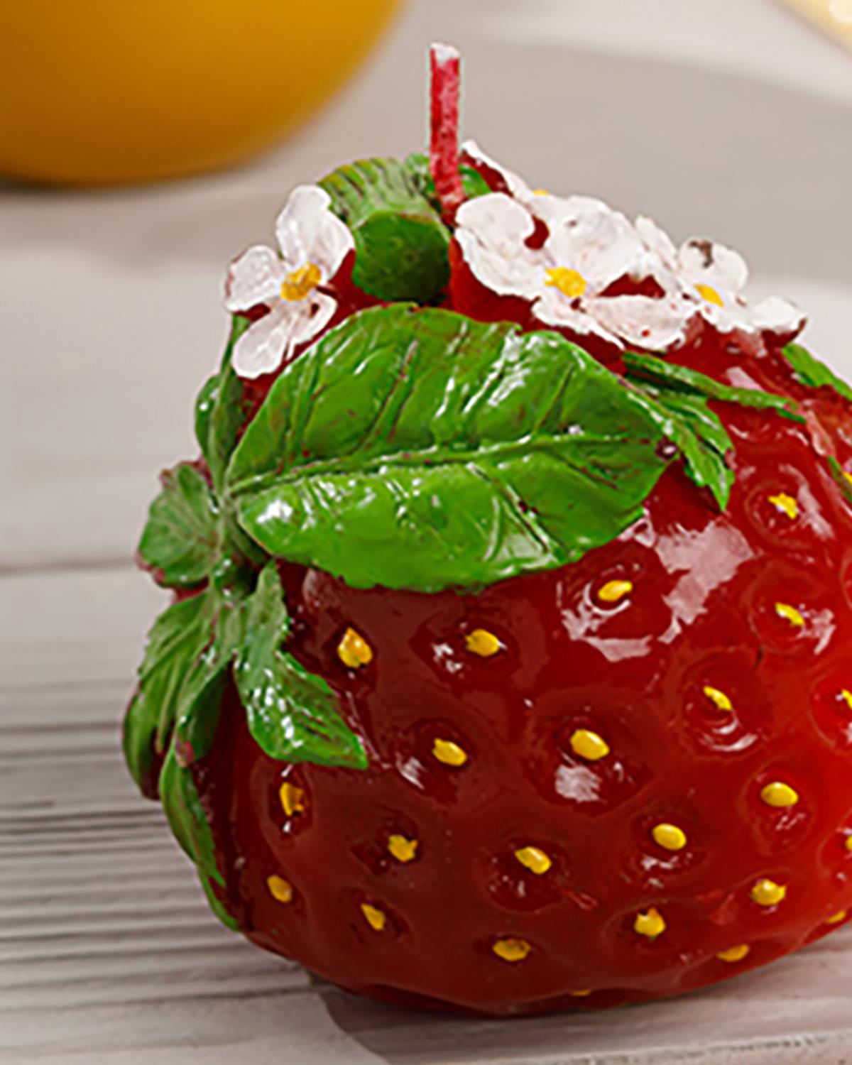 Strawberry Dots Свещ 10x10x10 см Червен