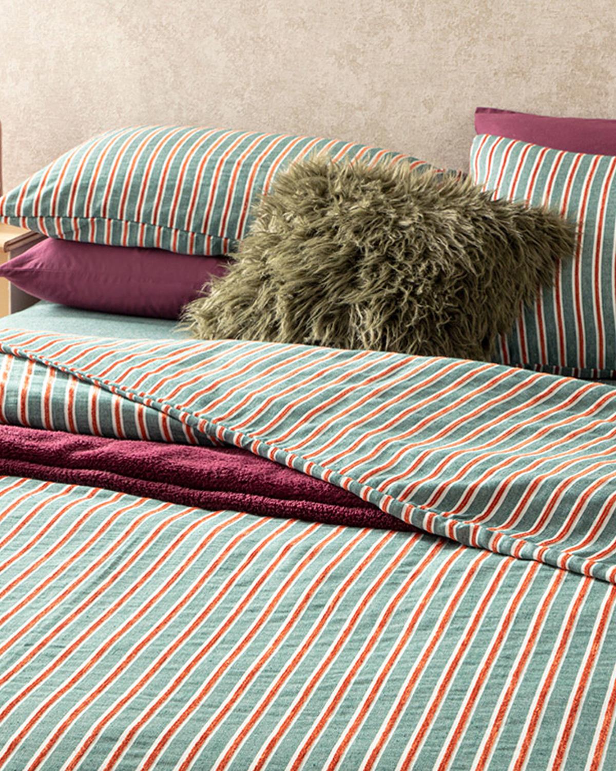 Velvety Спален Комплект Кралски размер Шенилна тъкан с багрени нишки 240x220 см Зелен - Червен.