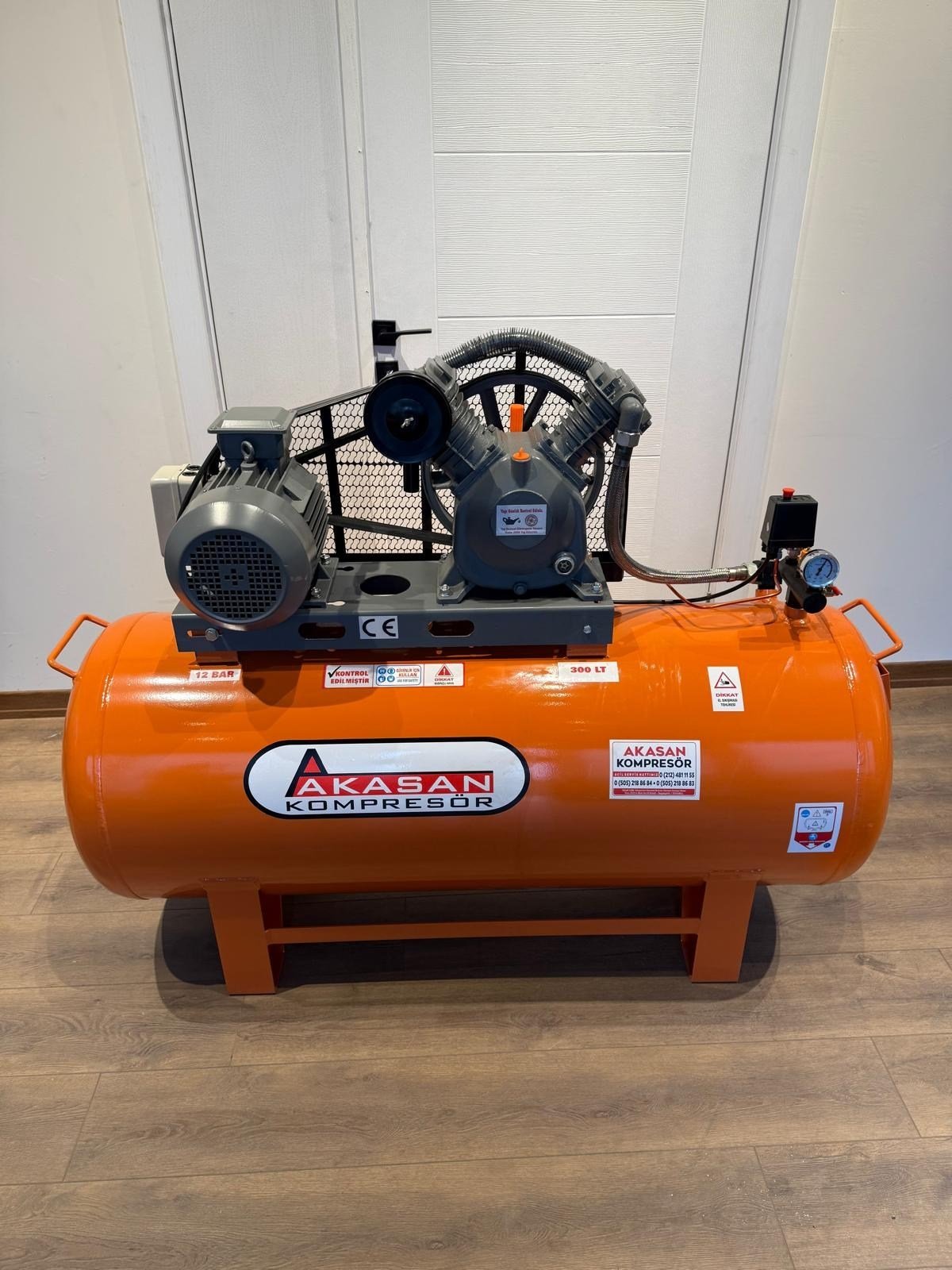 Kompresör ve Vakum SistemleriAka Kompresör300 Litre 2090 8 Bar Kompresör
