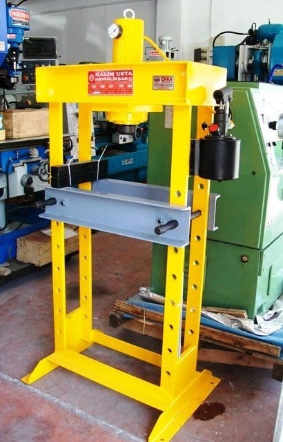Yüzey İşlem ve Kaplama SistemleriEnka Mak30 Ton Kollu Hidrolik Pres