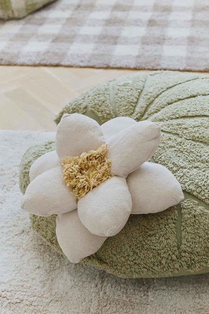 Lorena Canals Minder, Water Lily Kategorisiz Lorena Canals