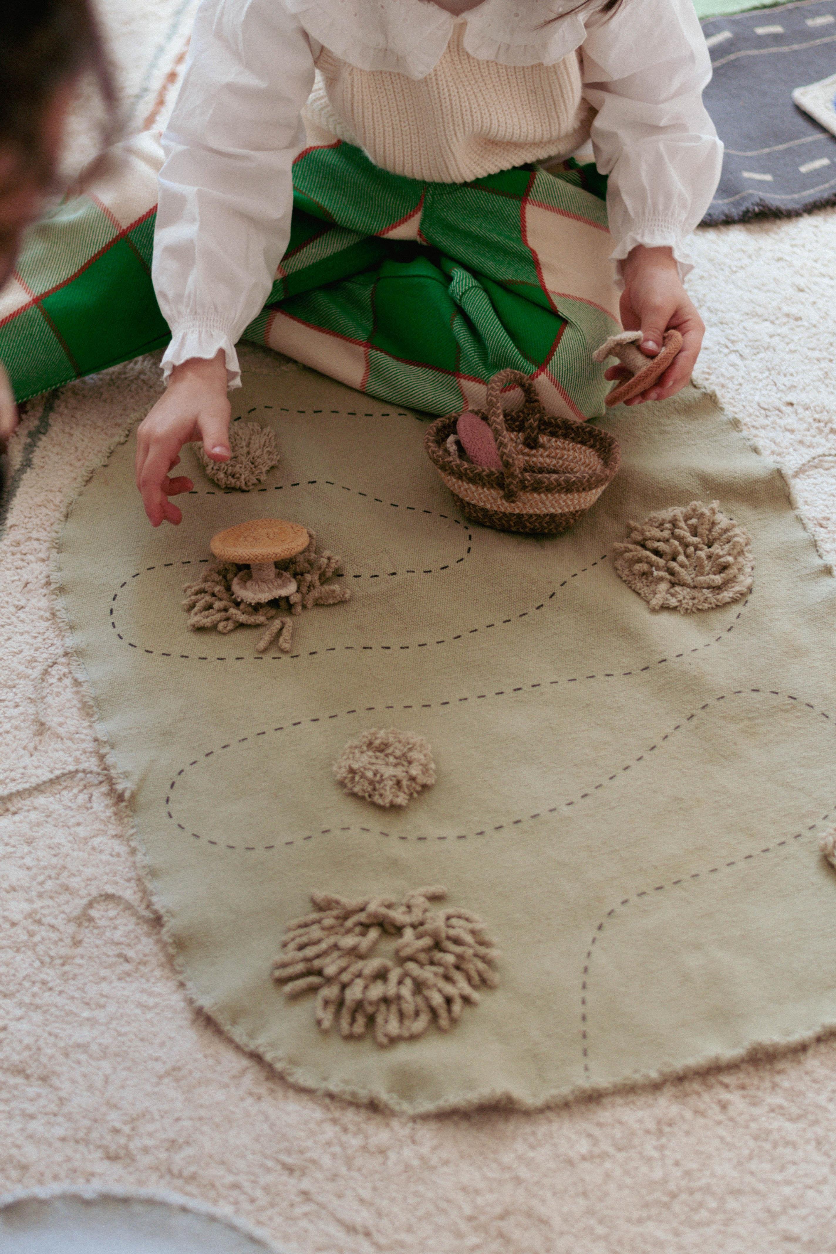Green toy set, Snail Kategorisiz Lorena Canals