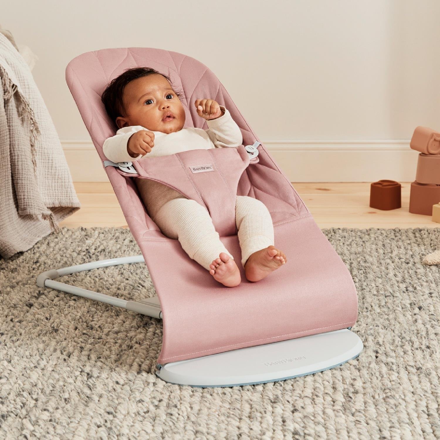 BabyBjörn Bliss Ana Kucağı Petal Cotton Oyuncaklı  / Dusty Pink