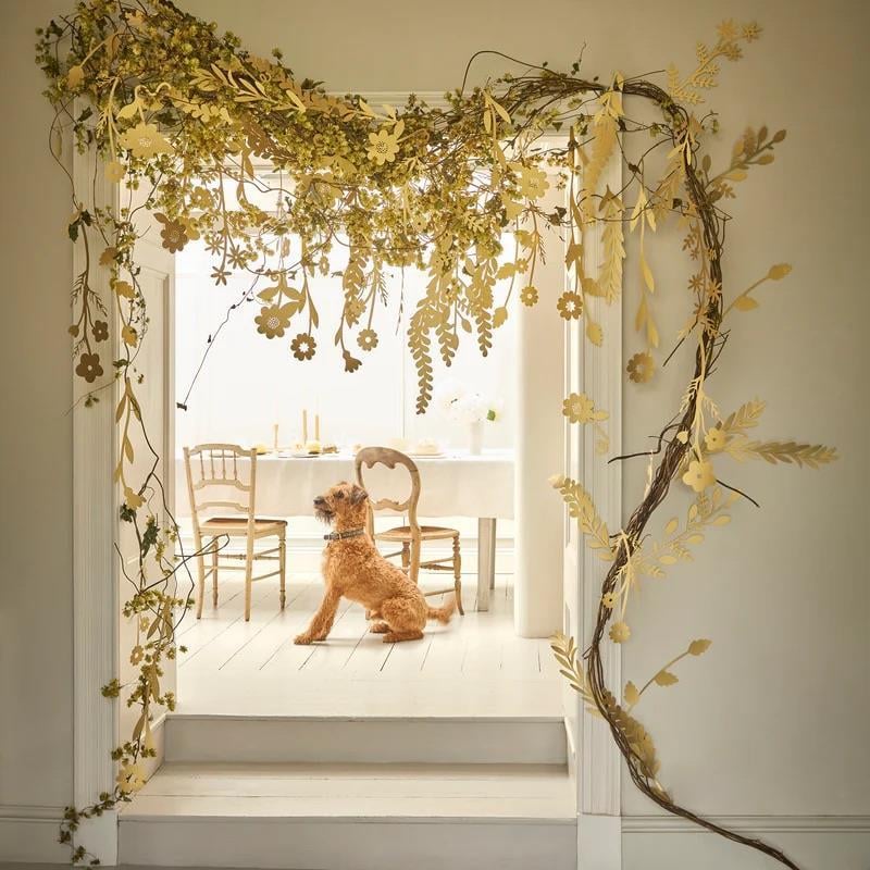 Meri Meri - Altın Çiçekli Arkaplan