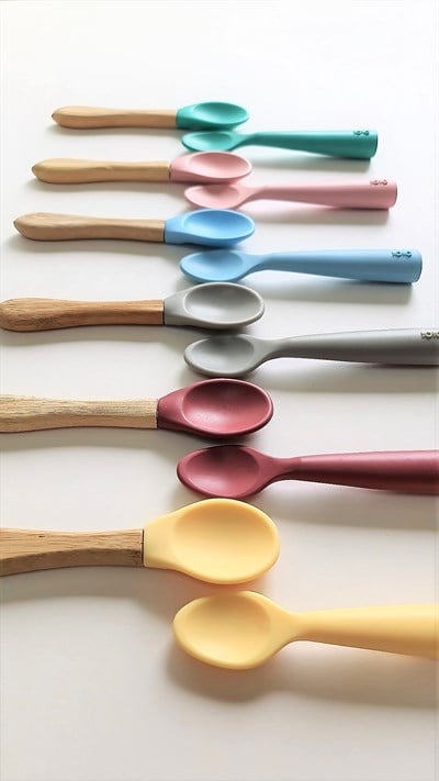 OiOi OiOi Bambu Saplı Silikon Kaşık İkili Set, Aqua Green-Mellow Yellow Tabaklar