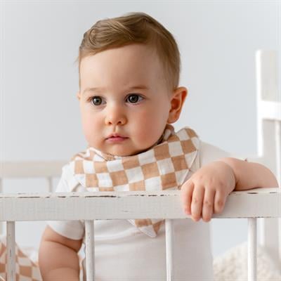 Üçgen Mama Önlüğü,Kahve Dama Önlük ve Bereler Mama Yoyo Baby & Kids