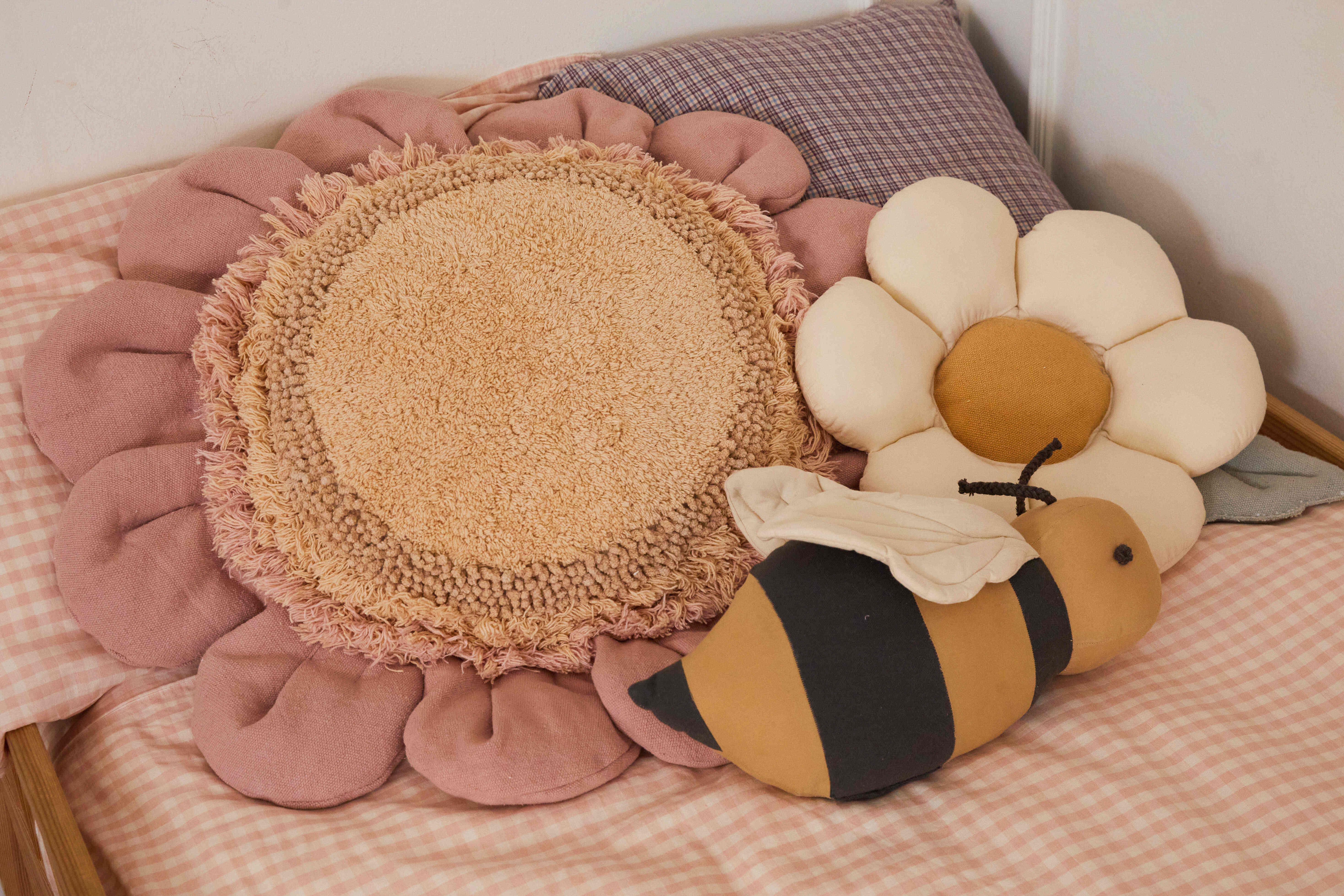 Yastık, Buzzy Bee Kategorisiz Lorena Canals