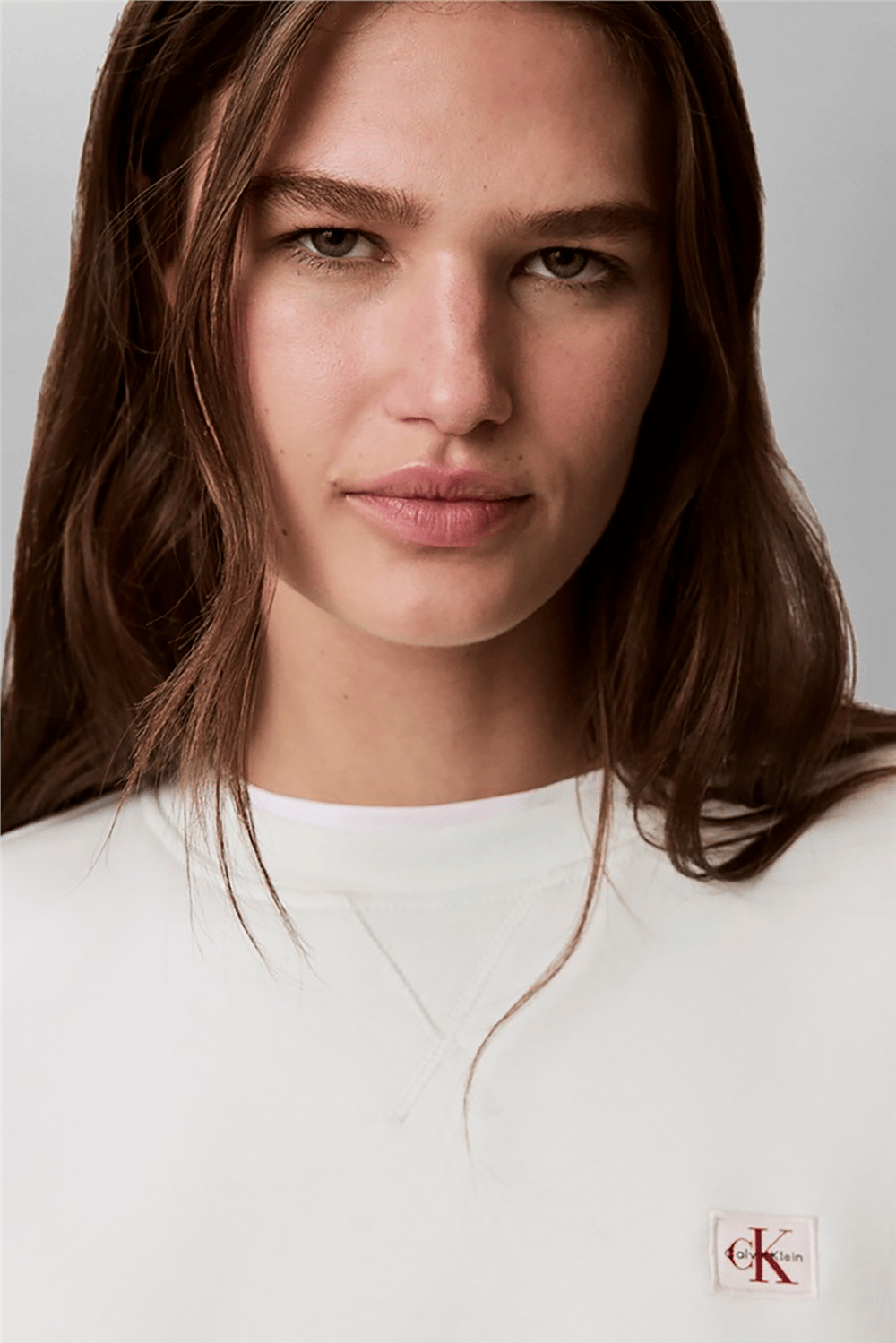 Calvin Klein A - Cropped Badge Logo Kadın Bisiklet Yaka Sweatshirt
