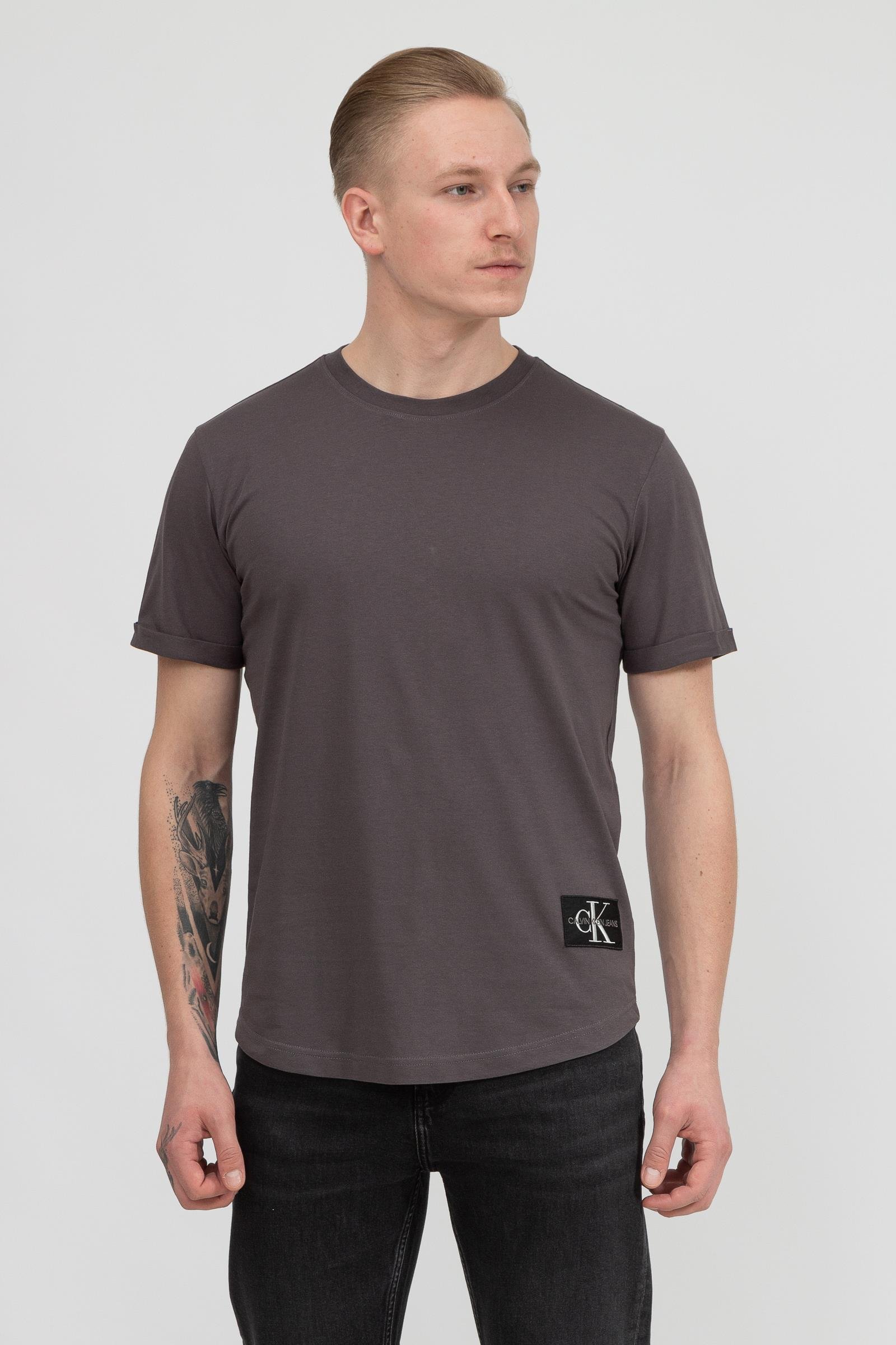 Calvin Klein Badge Turn Up Sleeve Erkek Bisiklet Yaka T-Shirt