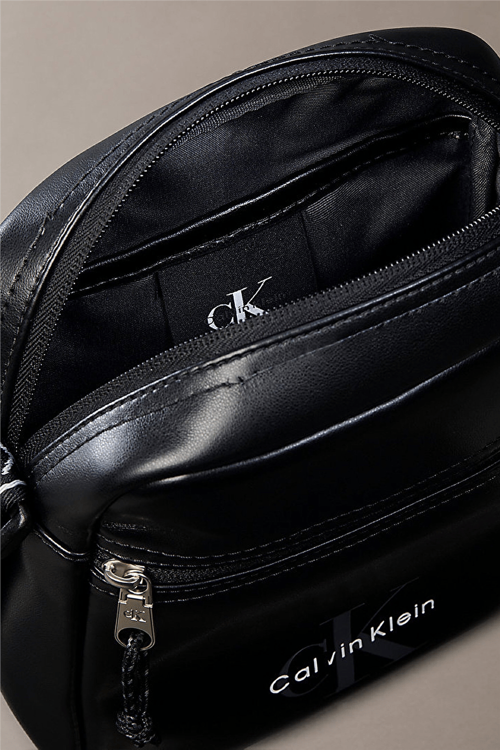Calvin Klein Bold Logo Webbing Erkek Reporter Çanta Siyah