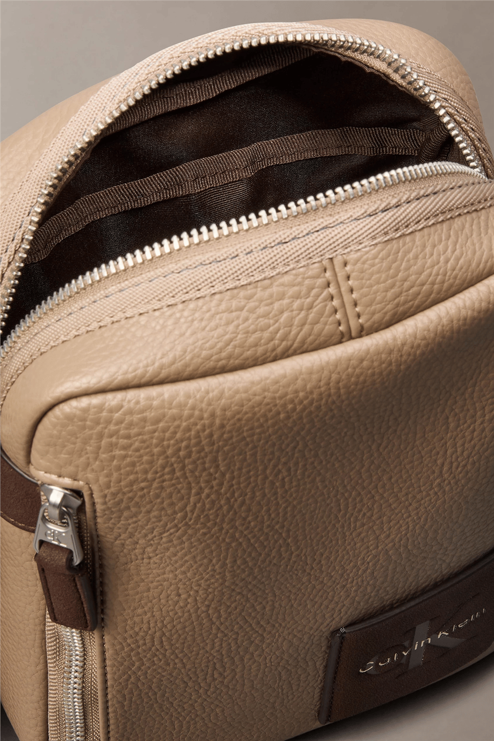 Calvin Klein Bold Pebble Ssnl Simple Erkek Reporter Çanta Kahverengi