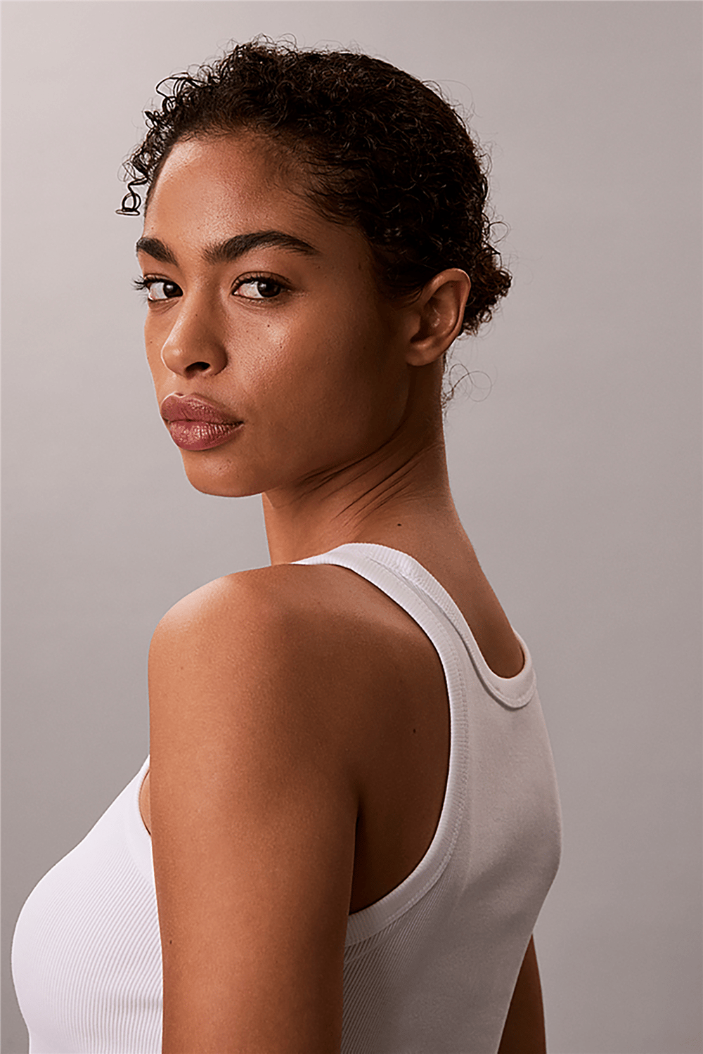 Calvin Klein Contour 2X2 Rib Grap Kadın Kolsuz T-Shirt