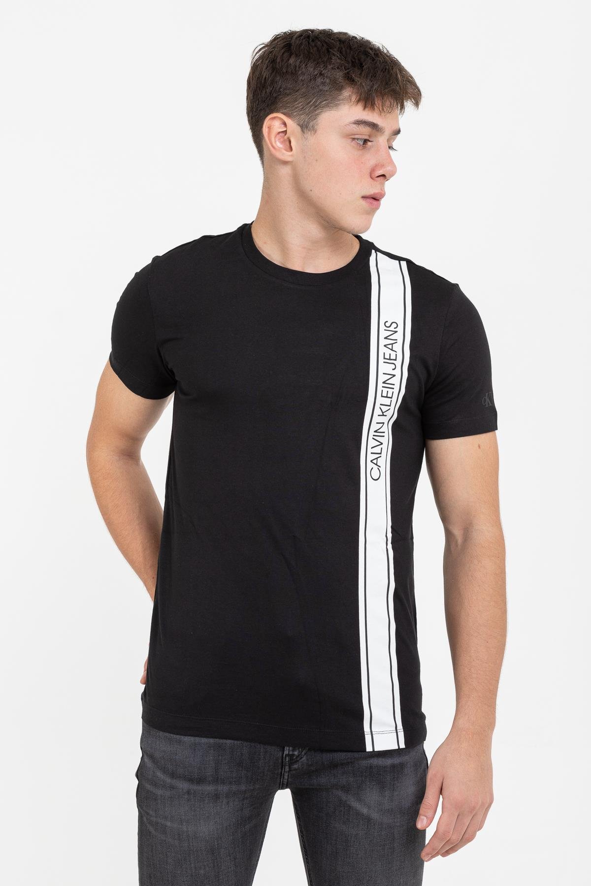 Calvin Klein Dikey Şerit Logolu Erkek T-Shirt
